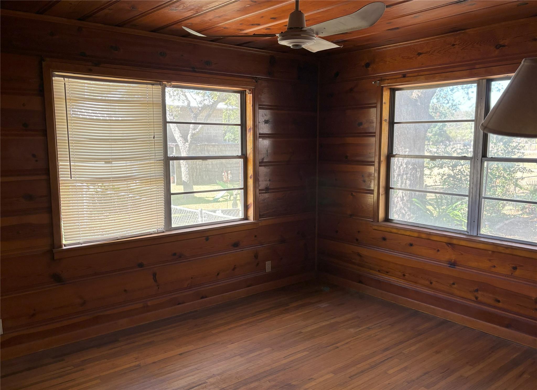 107 Elm Ave, Rockdale, TX 76567