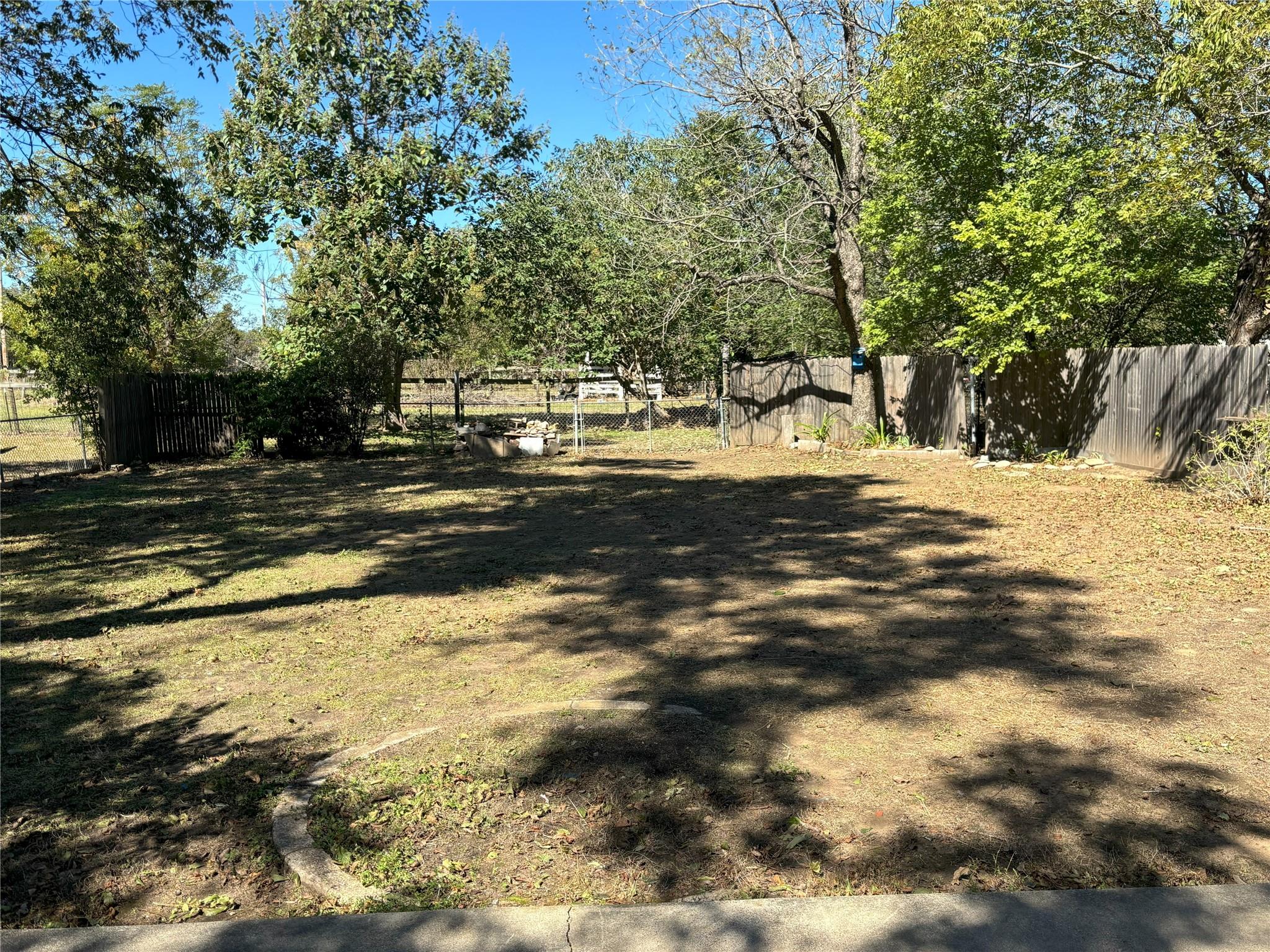 107 Elm Ave, Rockdale, TX 76567