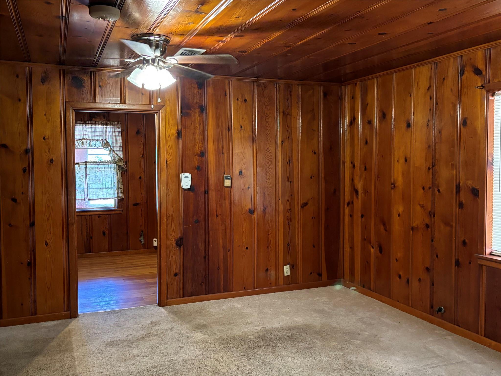 107 Elm Ave, Rockdale, TX 76567