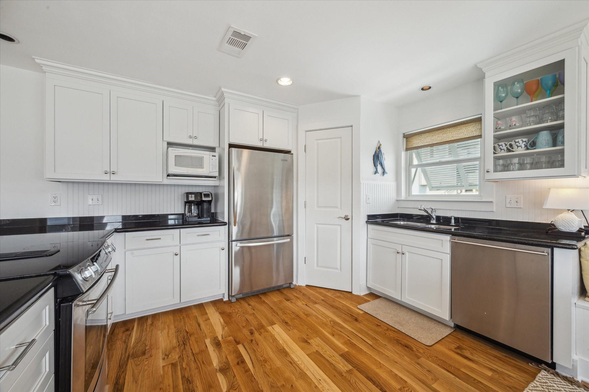 1226 Oahu Dr, Galveston, TX 77554