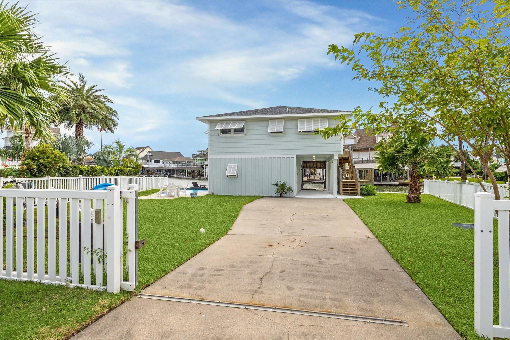 1226 Oahu Dr, Galveston, TX 77554