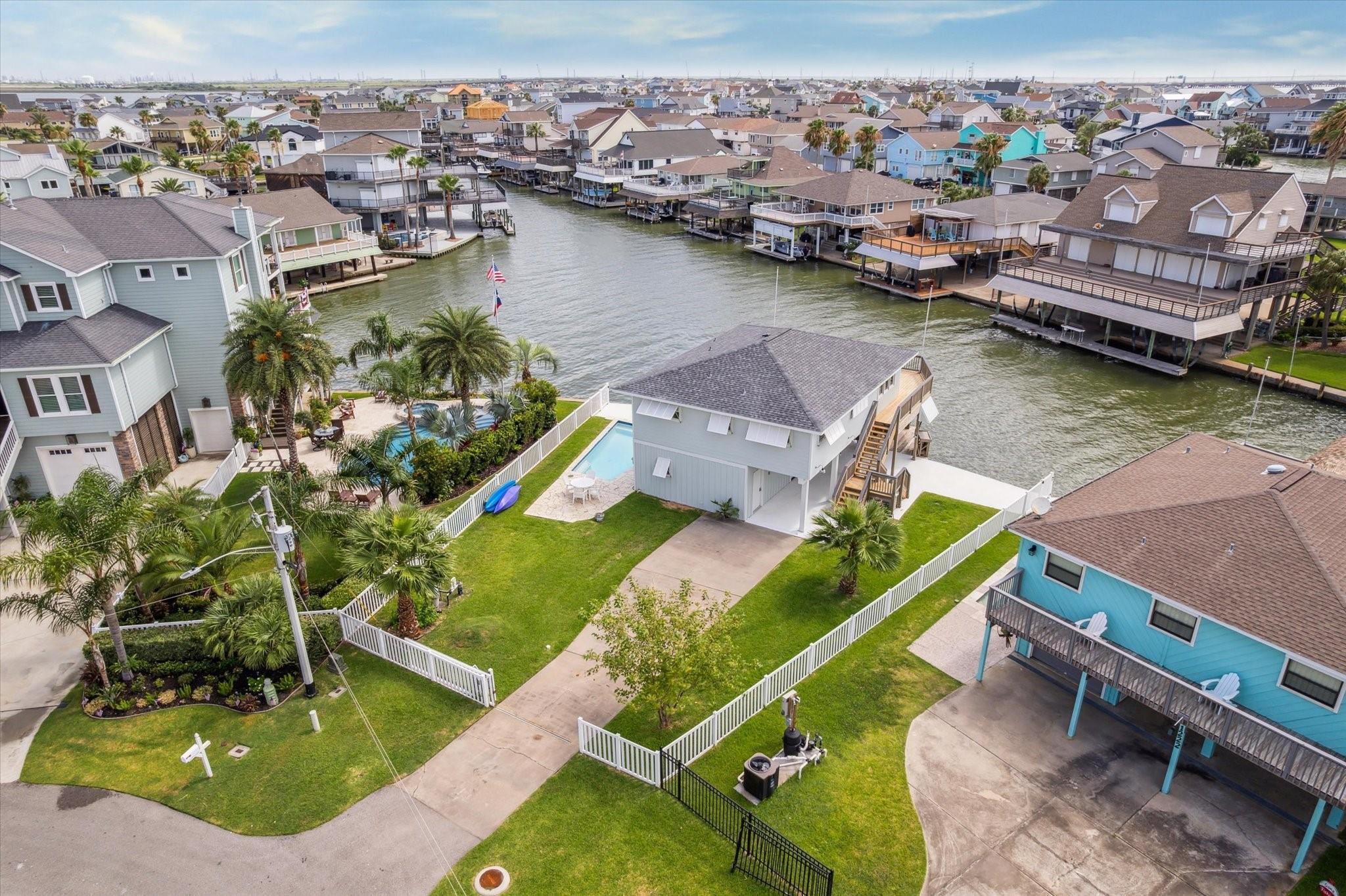 1226 Oahu Dr, Galveston, TX 77554