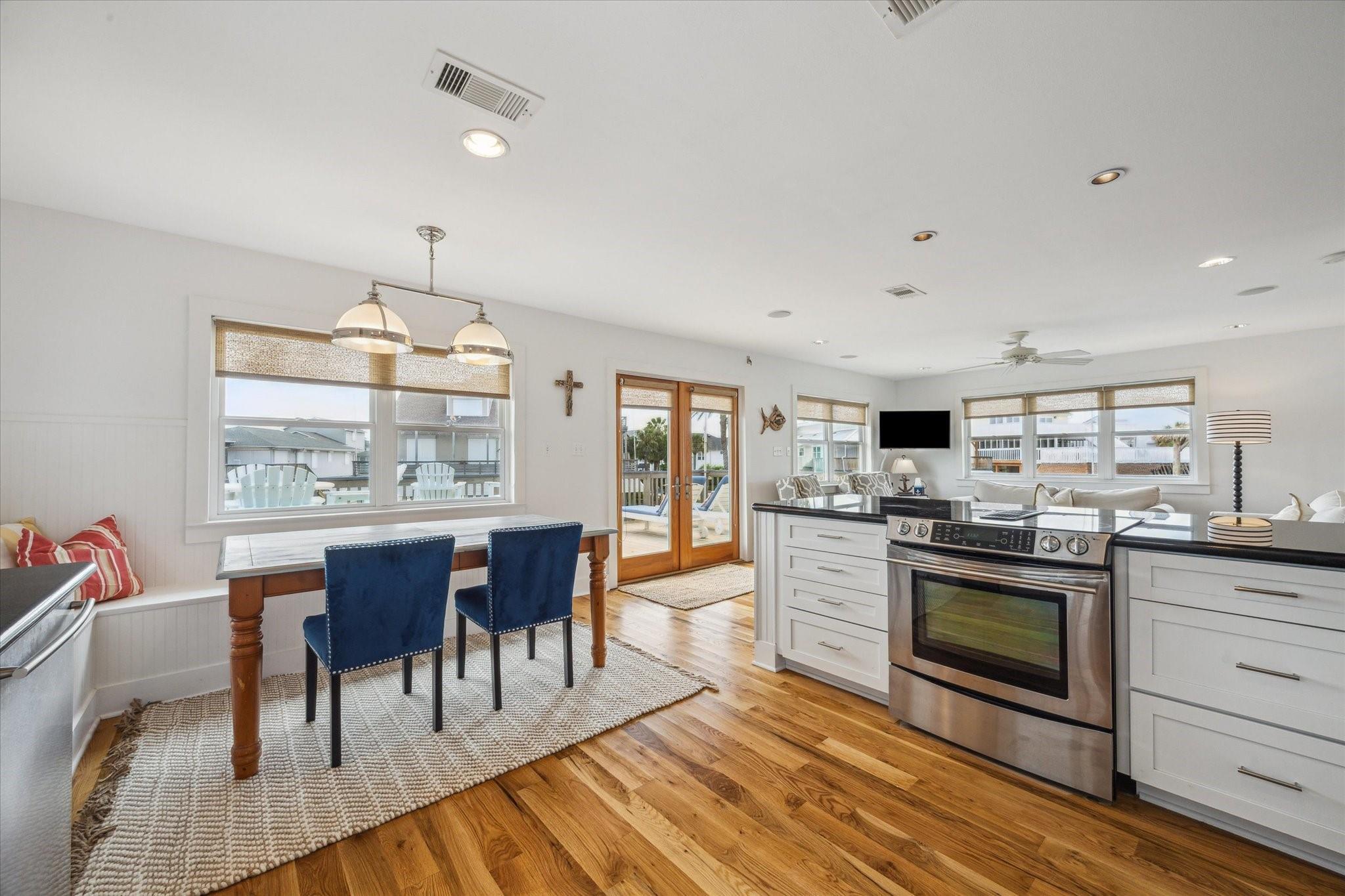 1226 Oahu Dr, Galveston, TX 77554