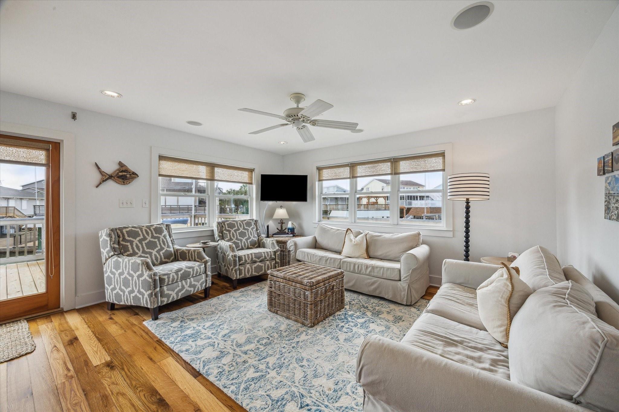 1226 Oahu Dr, Galveston, TX 77554