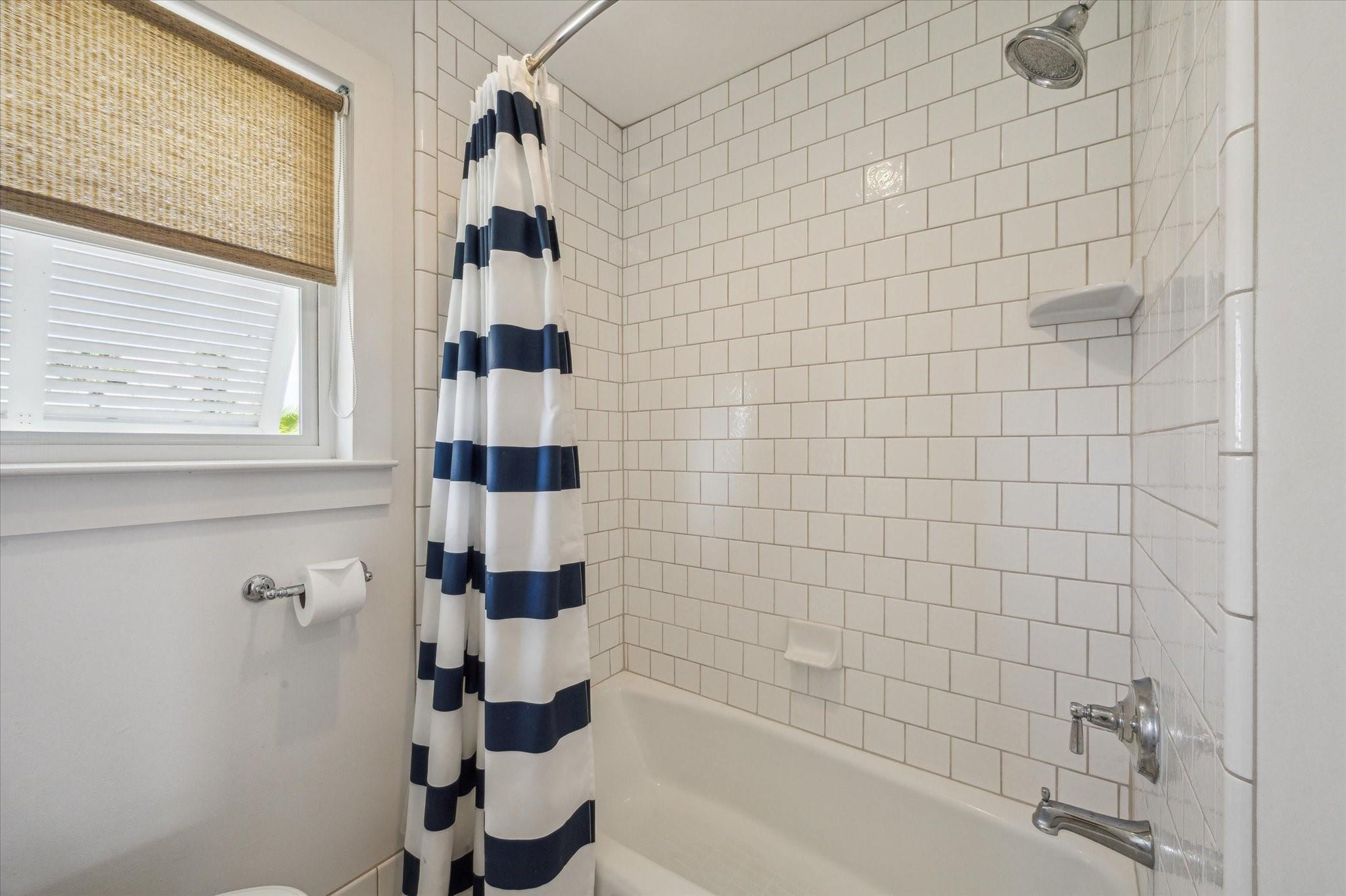 1226 Oahu Dr, Galveston, TX 77554