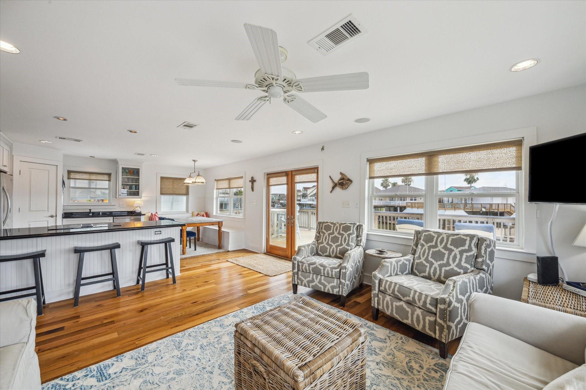 1226 Oahu Dr, Galveston, TX 77554