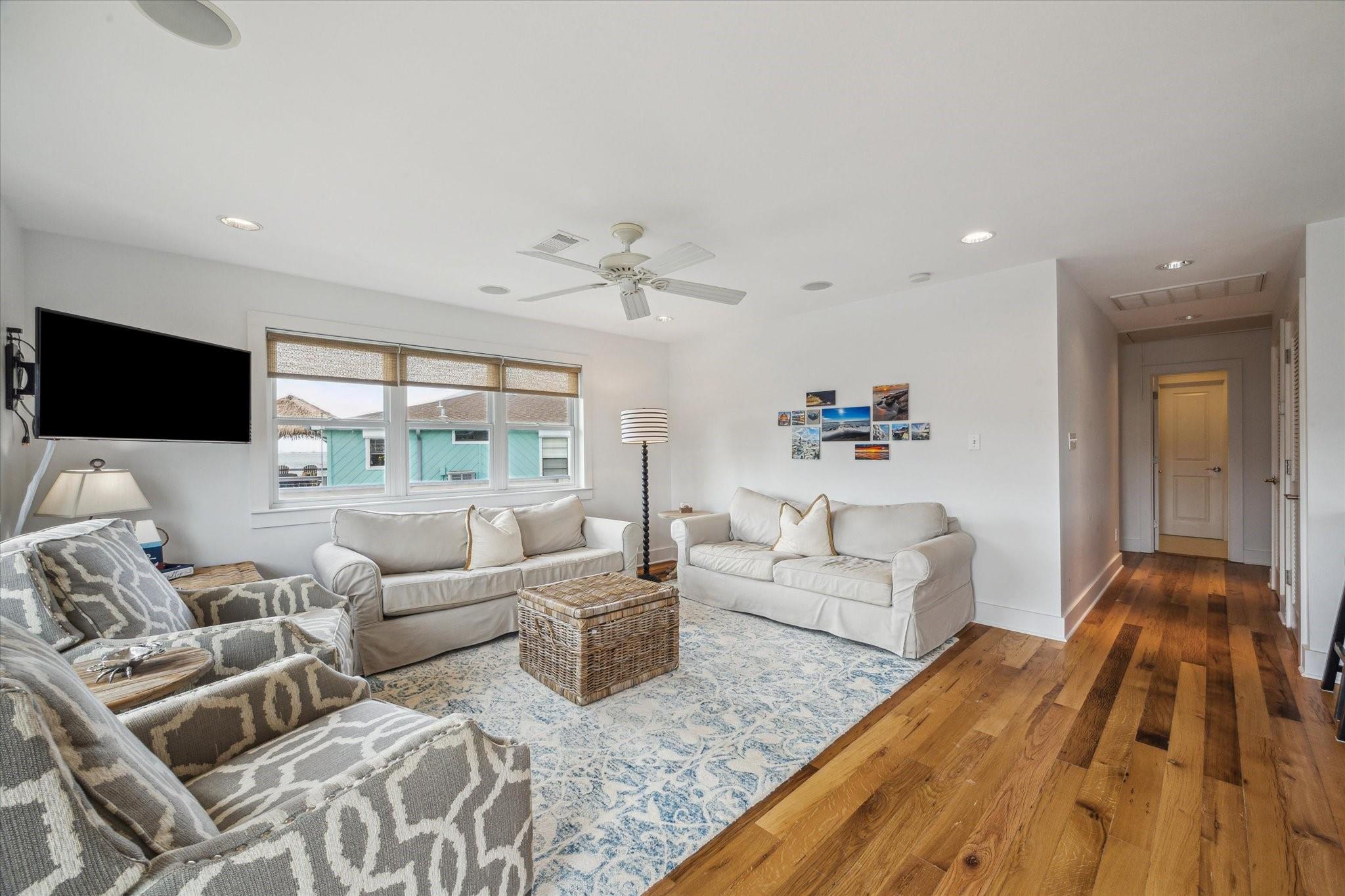 1226 Oahu Dr, Galveston, TX 77554