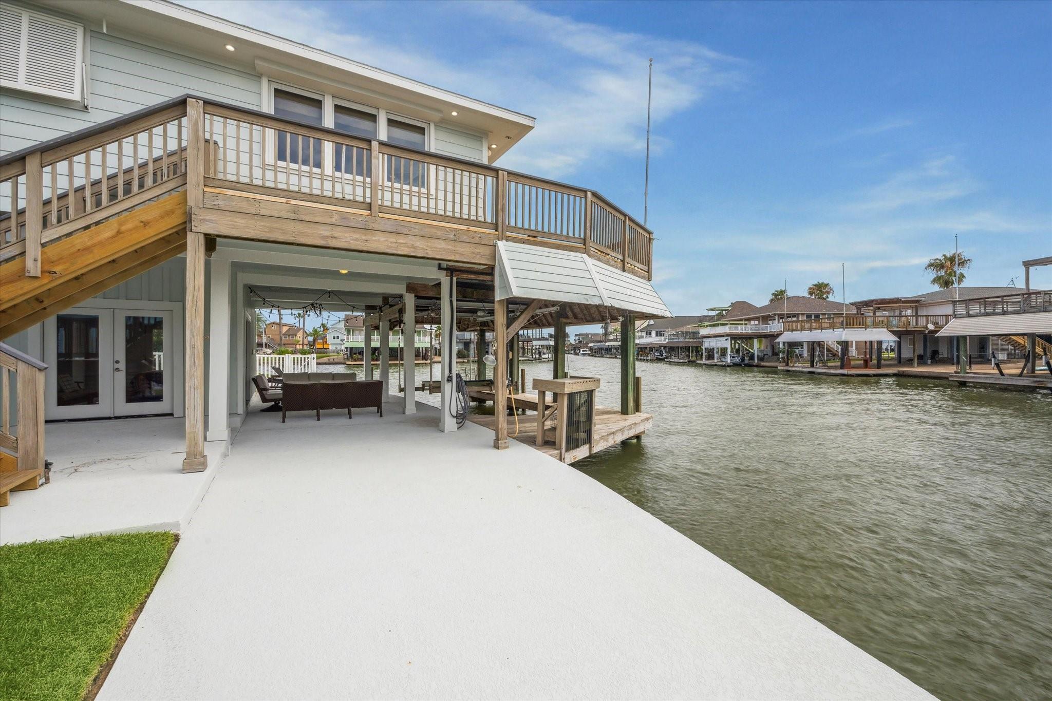 1226 Oahu Dr, Galveston, TX 77554