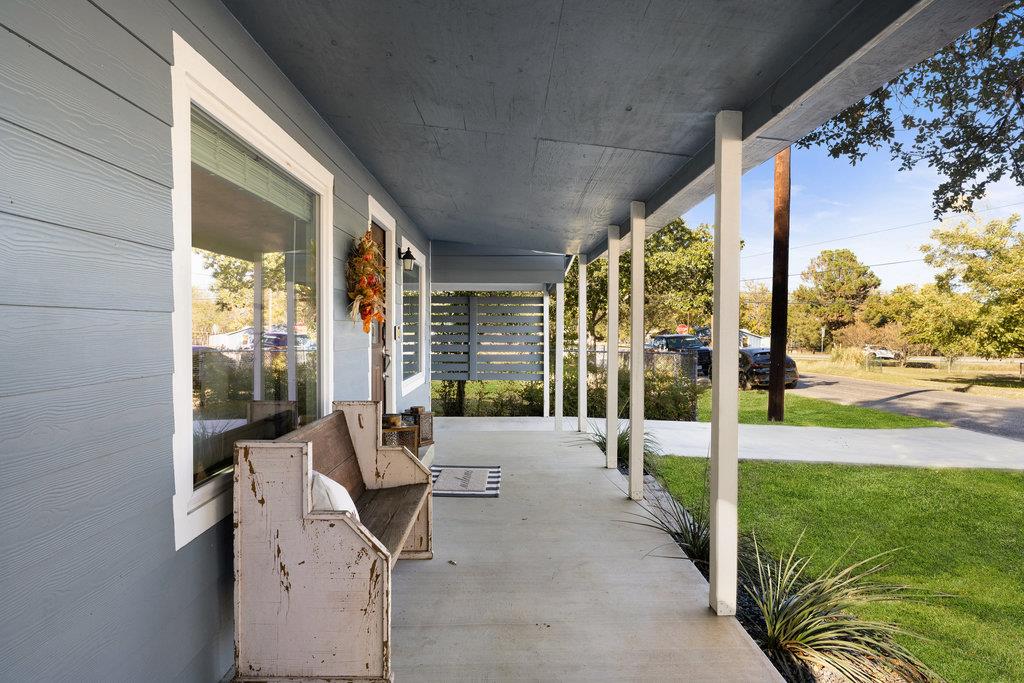 102 Ranchview Dr, Johnson City, TX 78636