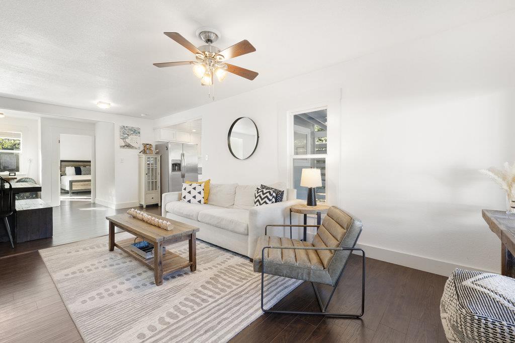 102 Ranchview Dr, Johnson City, TX 78636