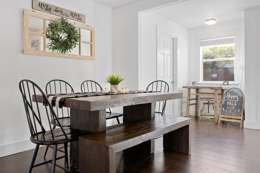 102 Ranchview Dr, Johnson City, TX 78636