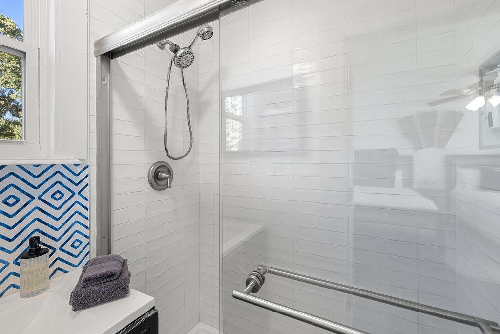 102 Ranchview Dr, Johnson City, TX 78636