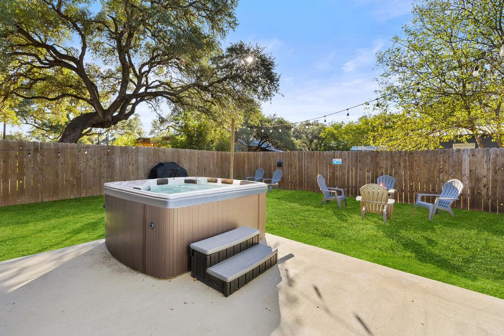 102 Ranchview Dr, Johnson City, TX 78636