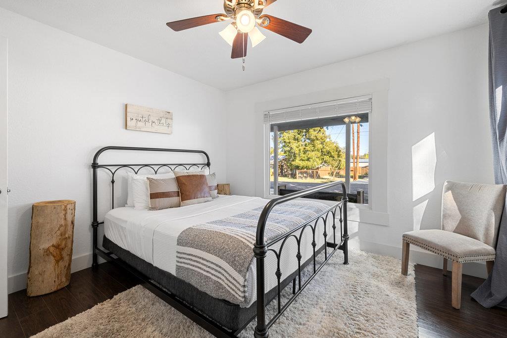 102 Ranchview Dr, Johnson City, TX 78636