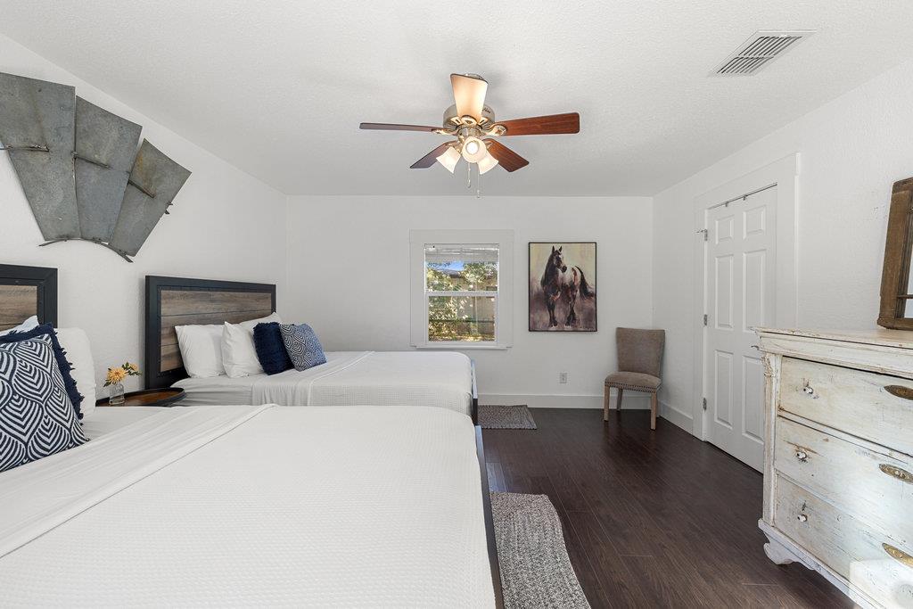 102 Ranchview Dr, Johnson City, TX 78636