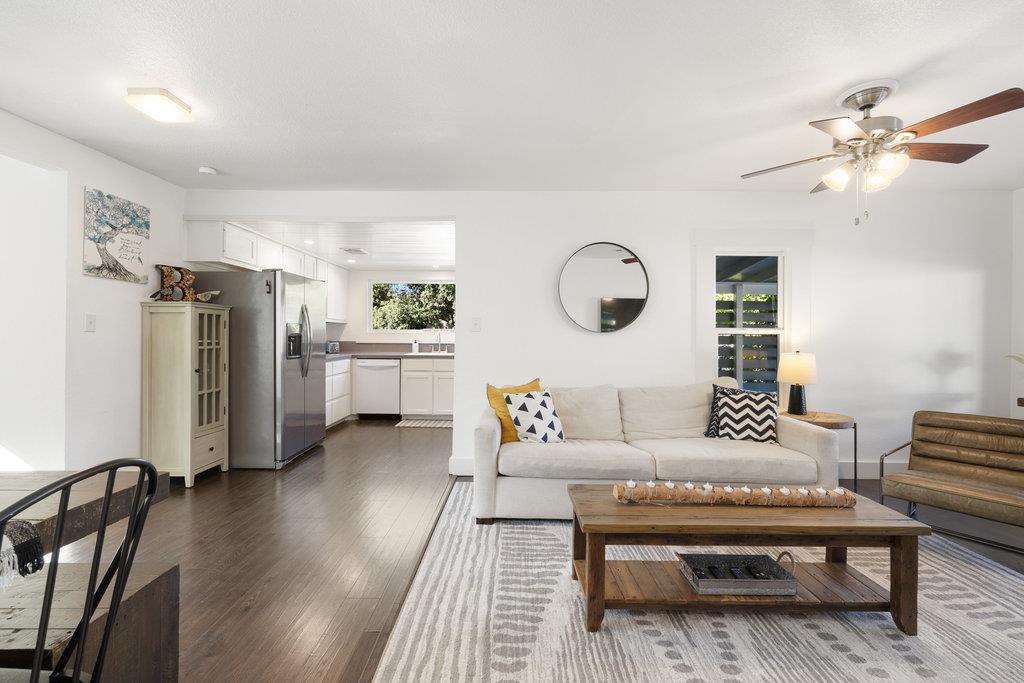 102 Ranchview Dr, Johnson City, TX 78636