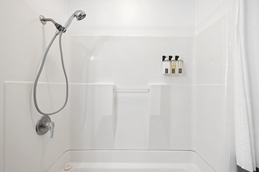 102 Ranchview Dr, Johnson City, TX 78636