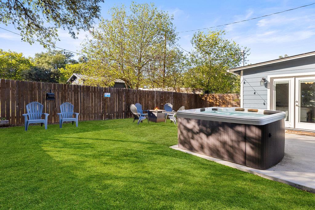 102 Ranchview Dr, Johnson City, TX 78636