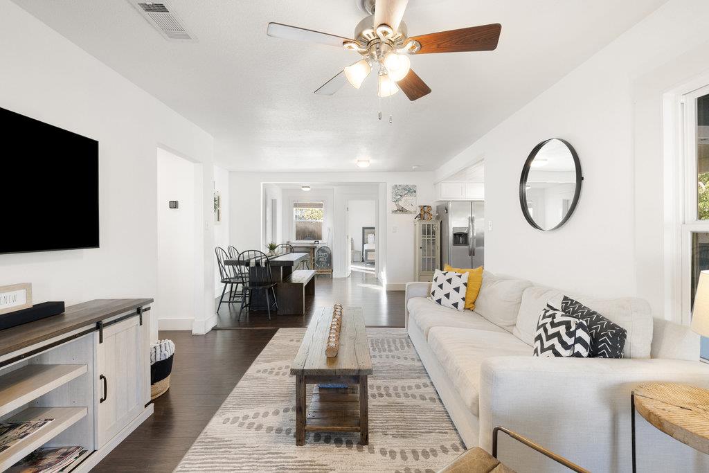 102 Ranchview Dr, Johnson City, TX 78636