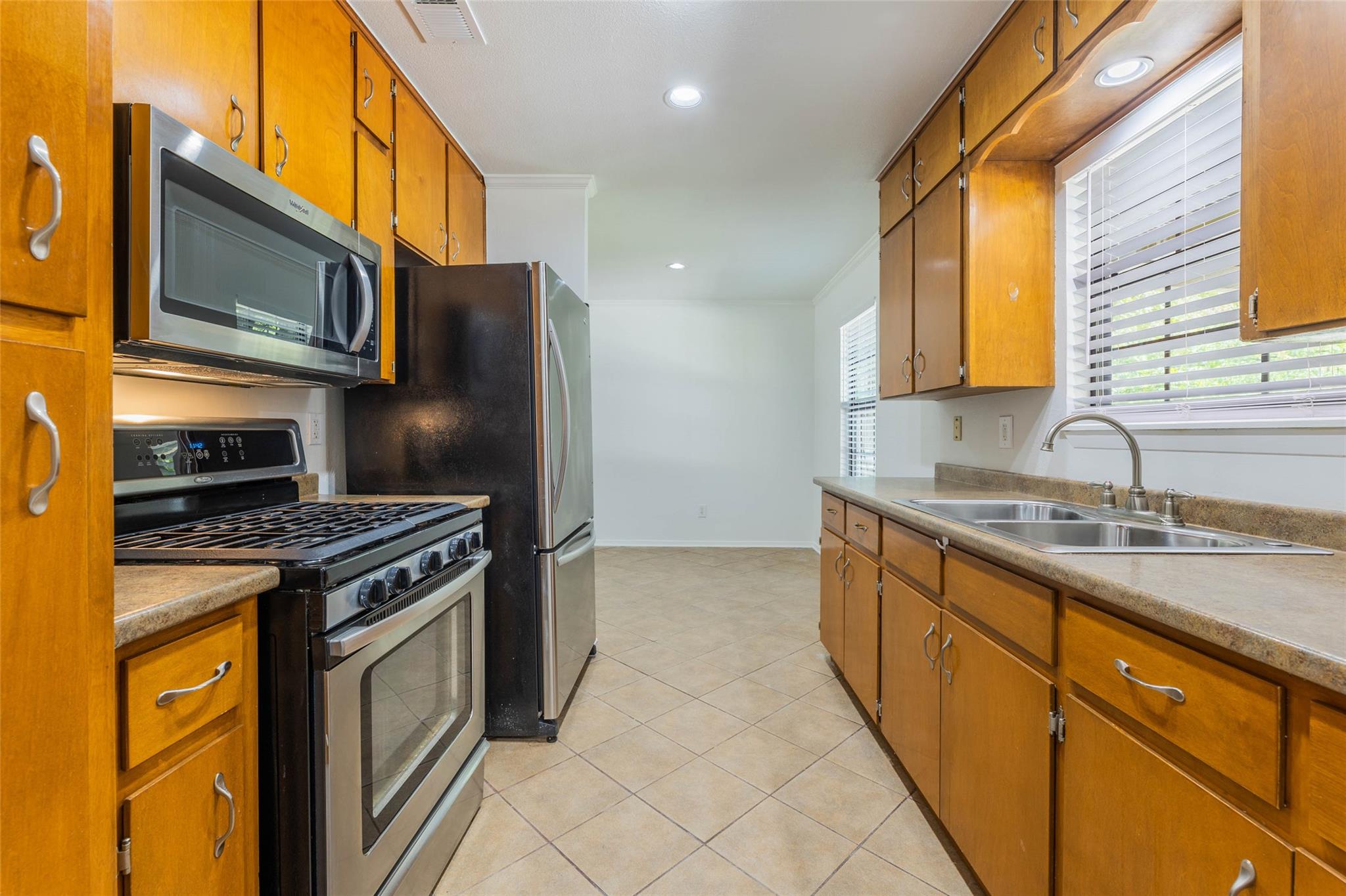 1204 Barbara Dr, San Marcos, TX 78666