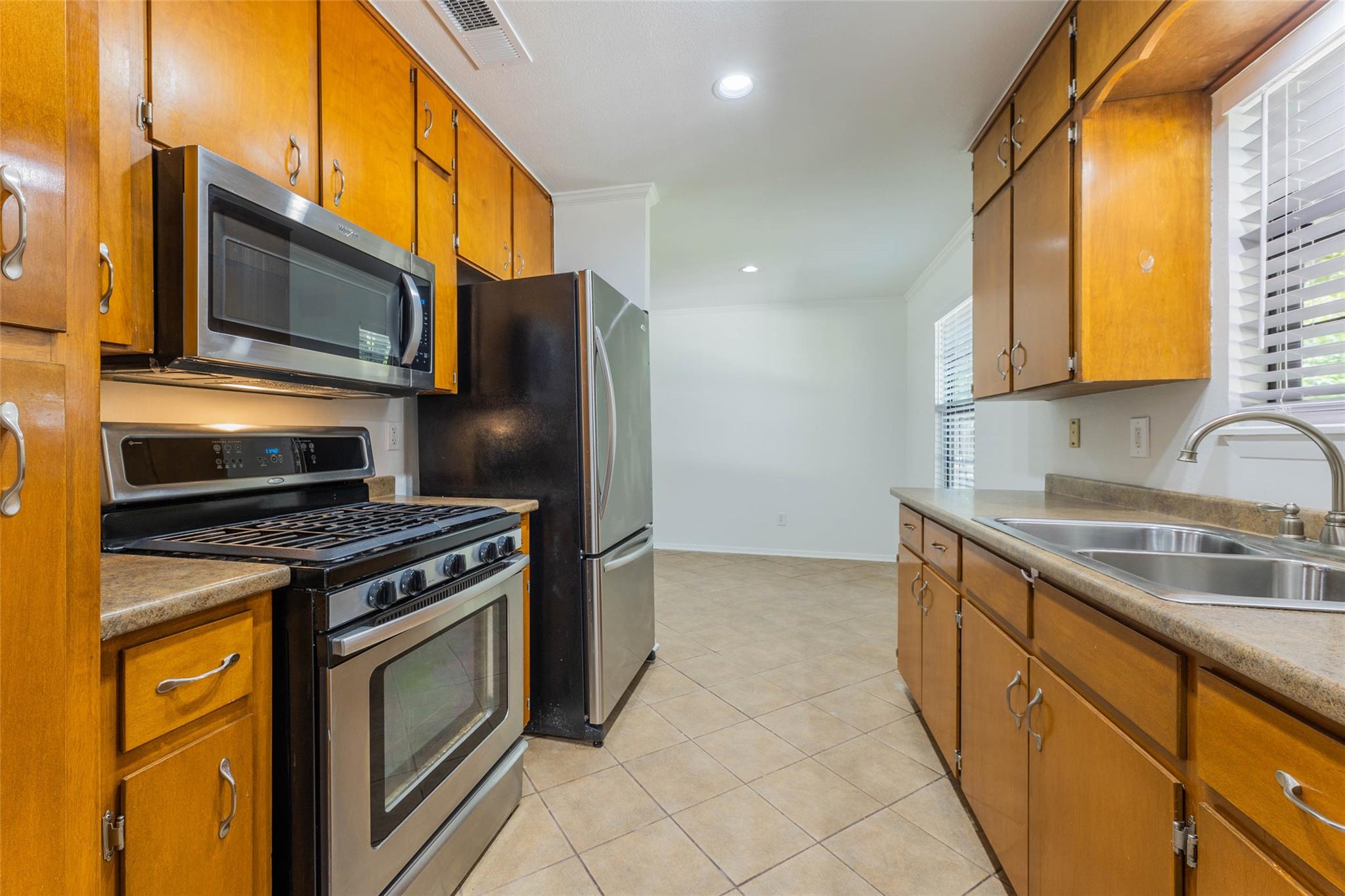 1204 Barbara Dr, San Marcos, TX 78666