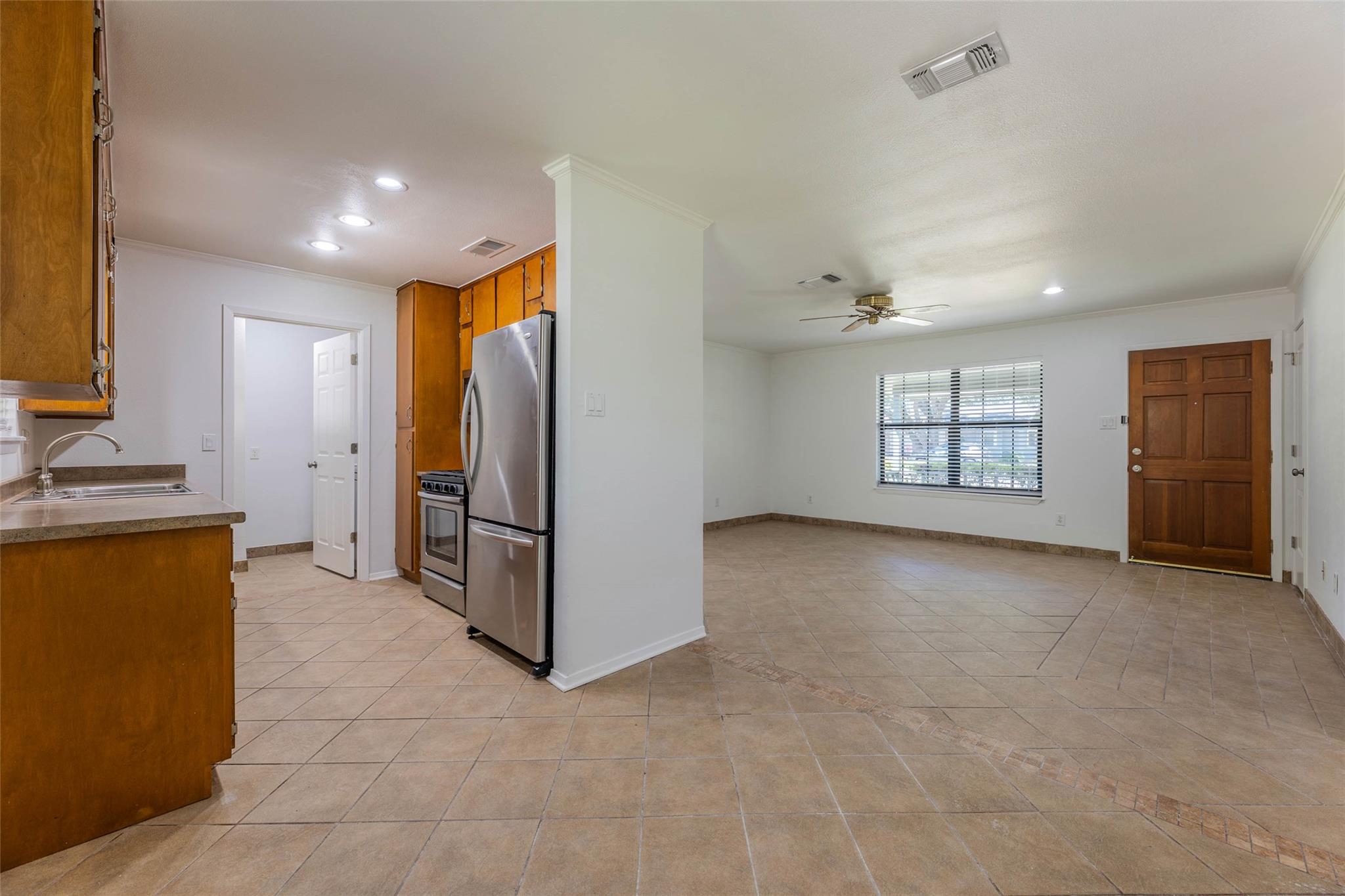 1204 Barbara Dr, San Marcos, TX 78666