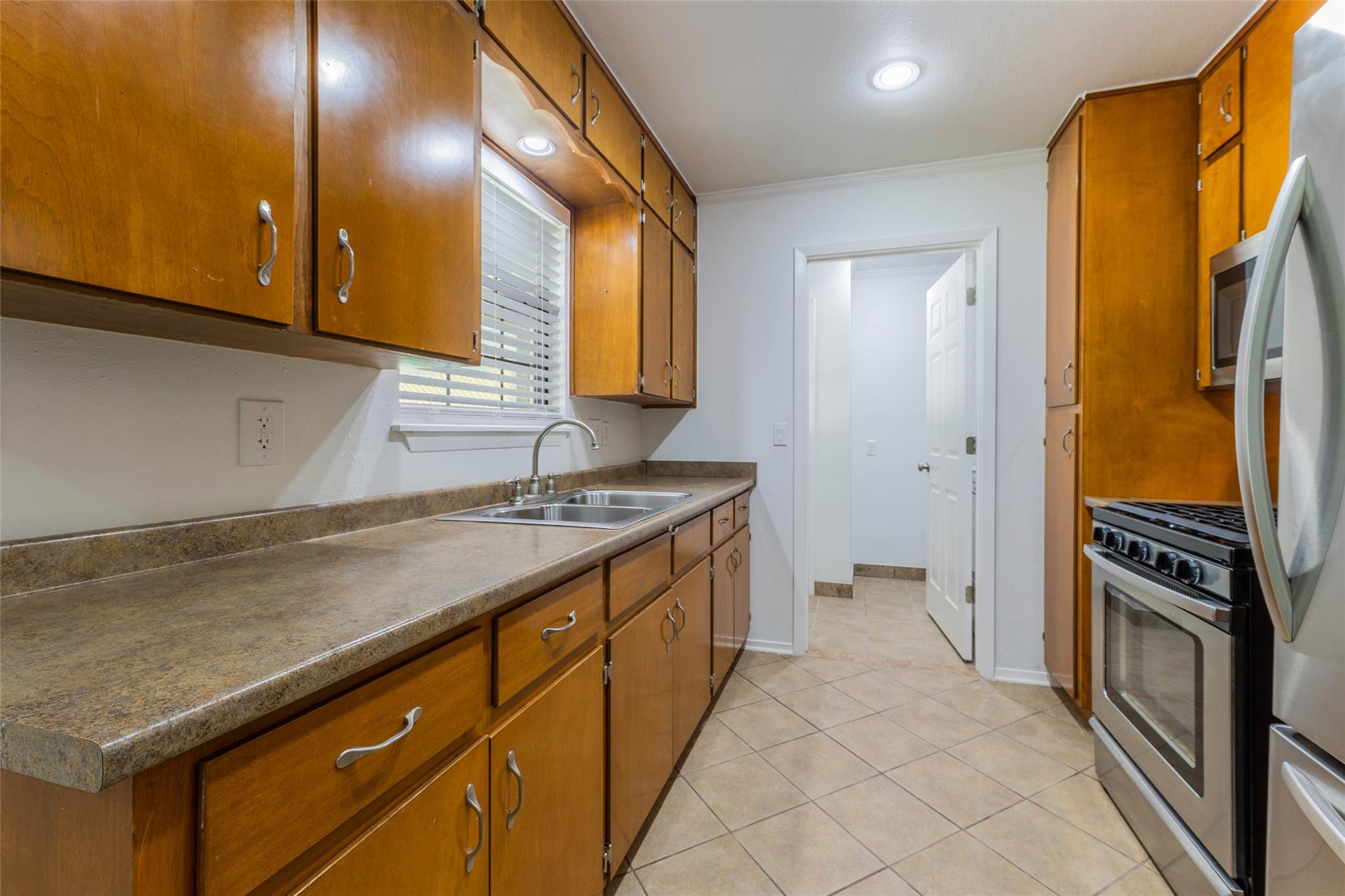 1204 Barbara Dr, San Marcos, TX 78666