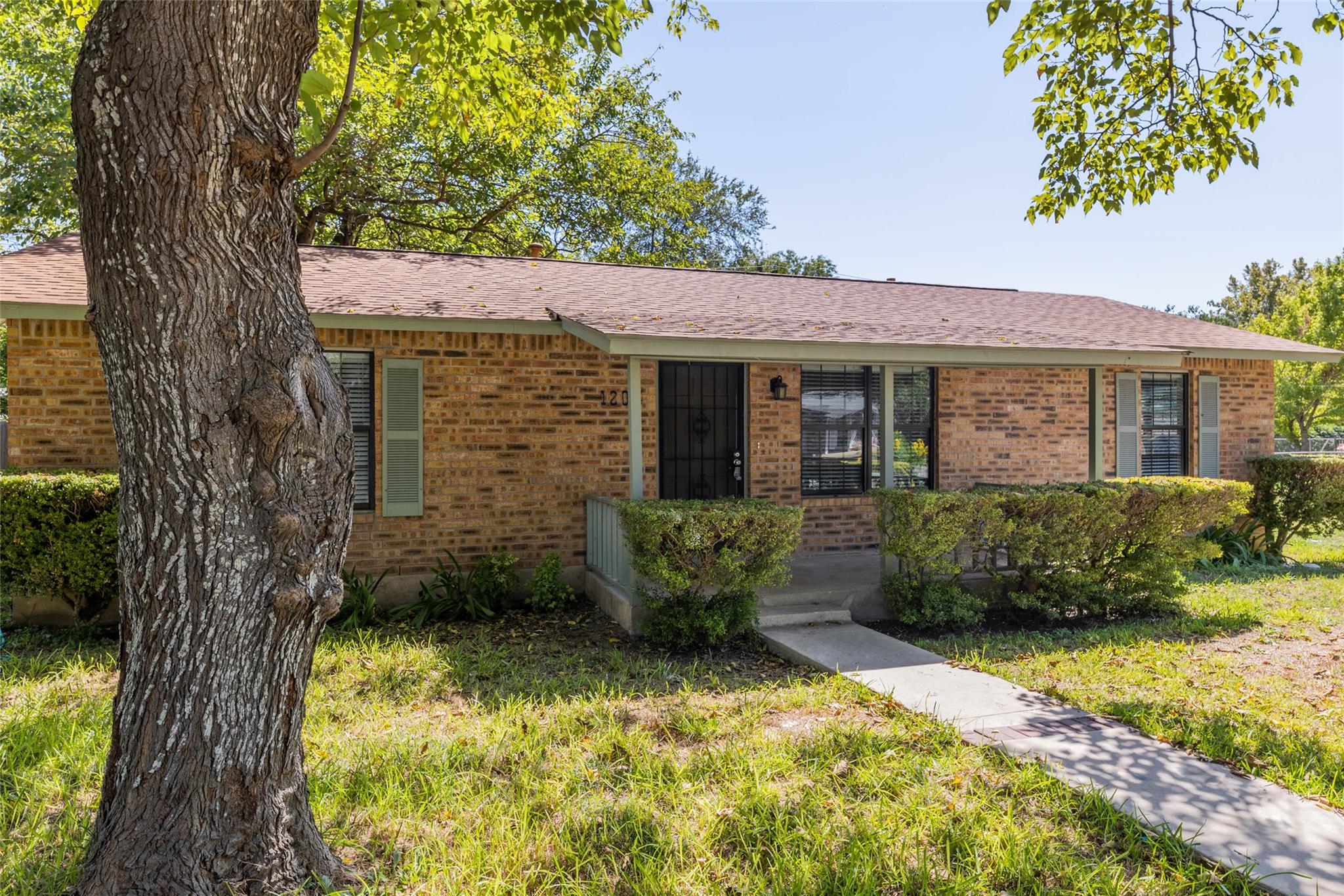 1204 Barbara Dr, San Marcos, TX 78666