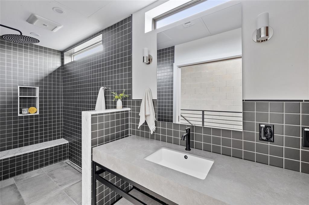 700 Denson Dr # 2102, Austin, TX 78752