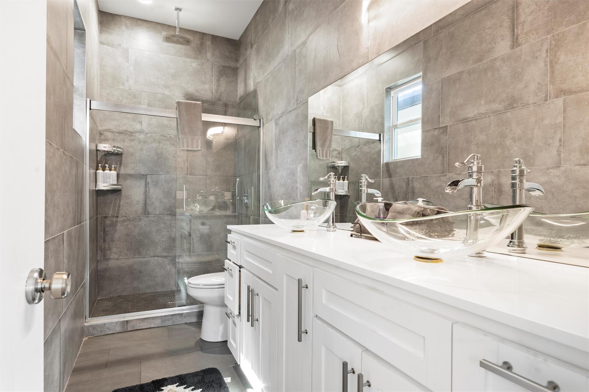 1206 W Oltorf St, Austin, TX 78704