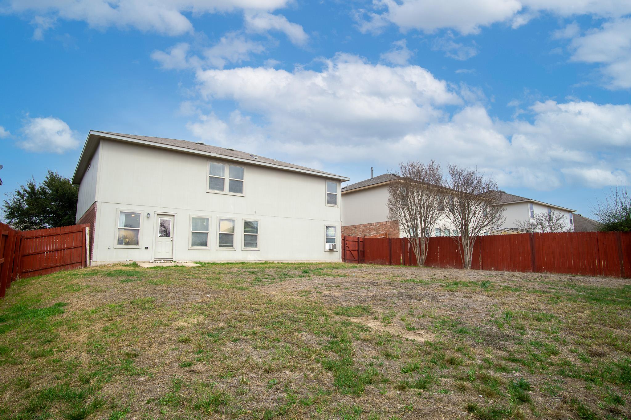 210 Kings Ridge Dr, Buda, TX 78610