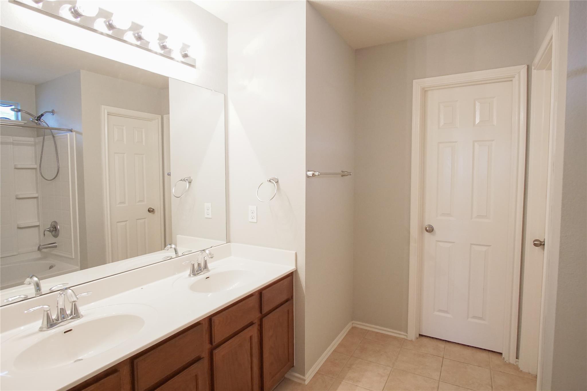 210 Kings Ridge Dr, Buda, TX 78610