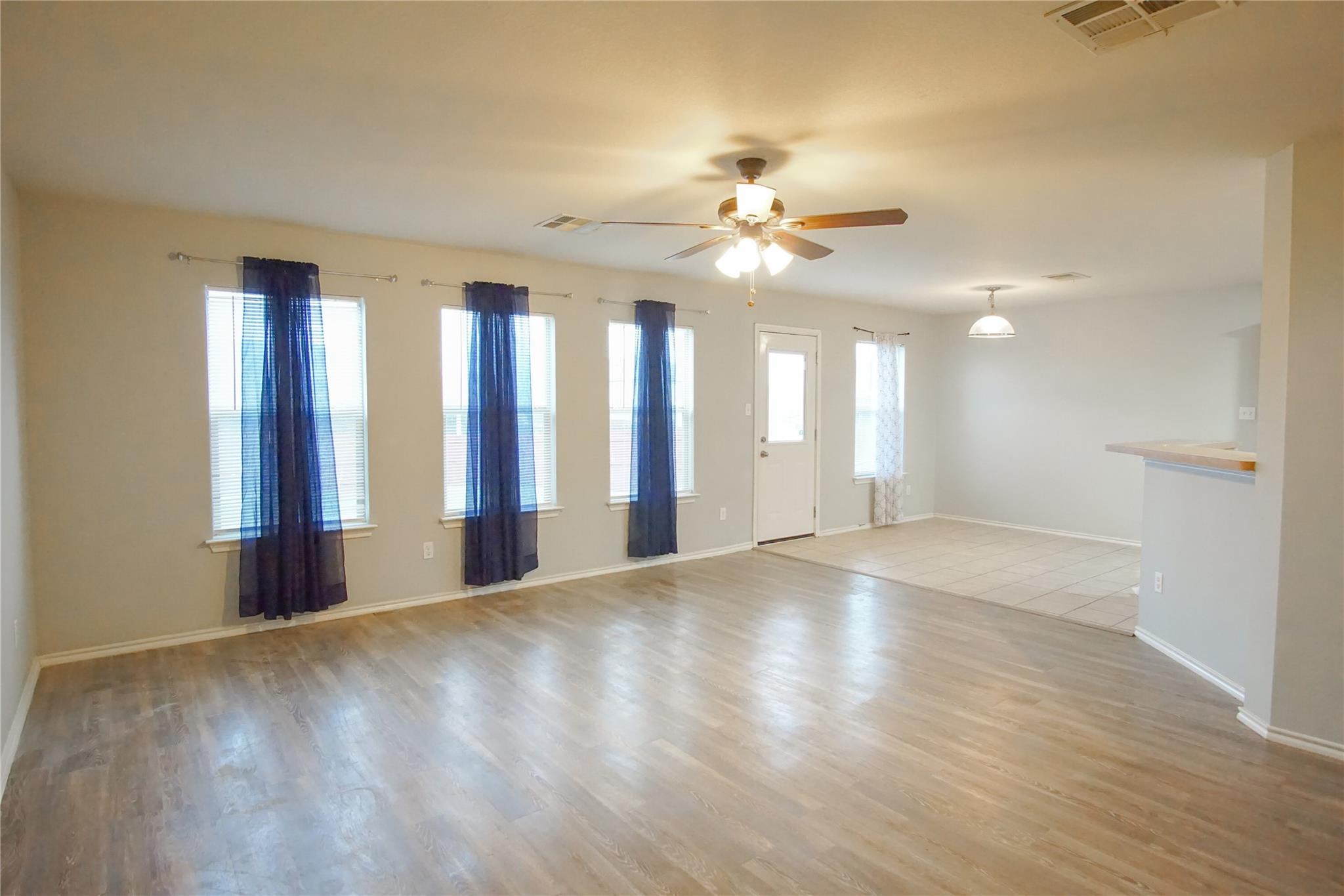 210 Kings Ridge Dr, Buda, TX 78610