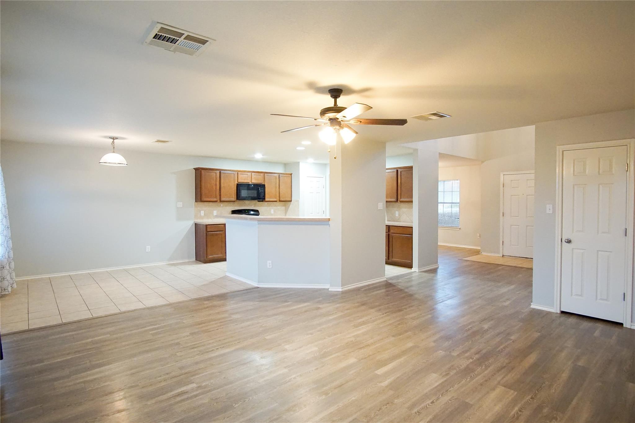 210 Kings Ridge Dr, Buda, TX 78610