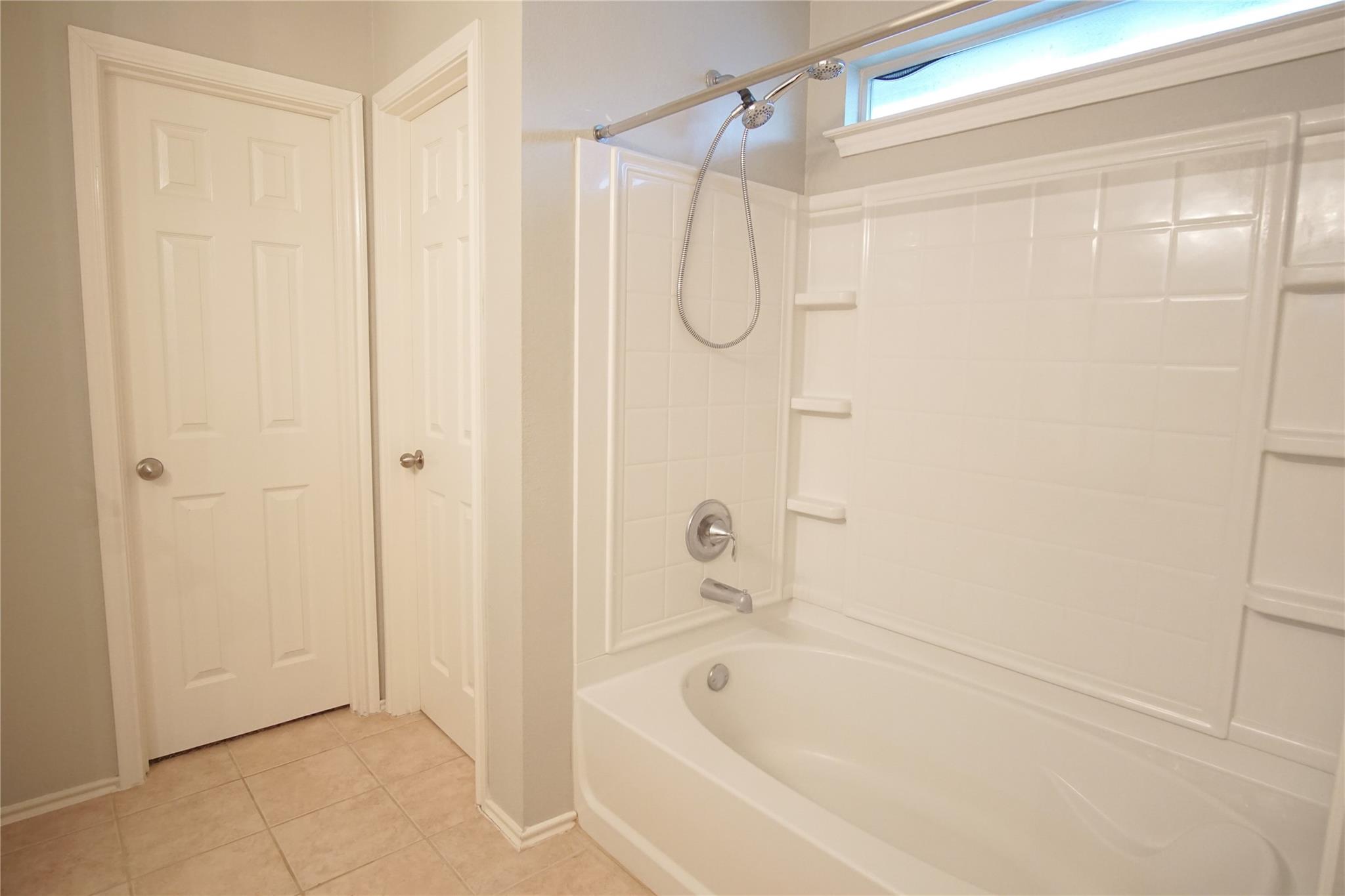 210 Kings Ridge Dr, Buda, TX 78610