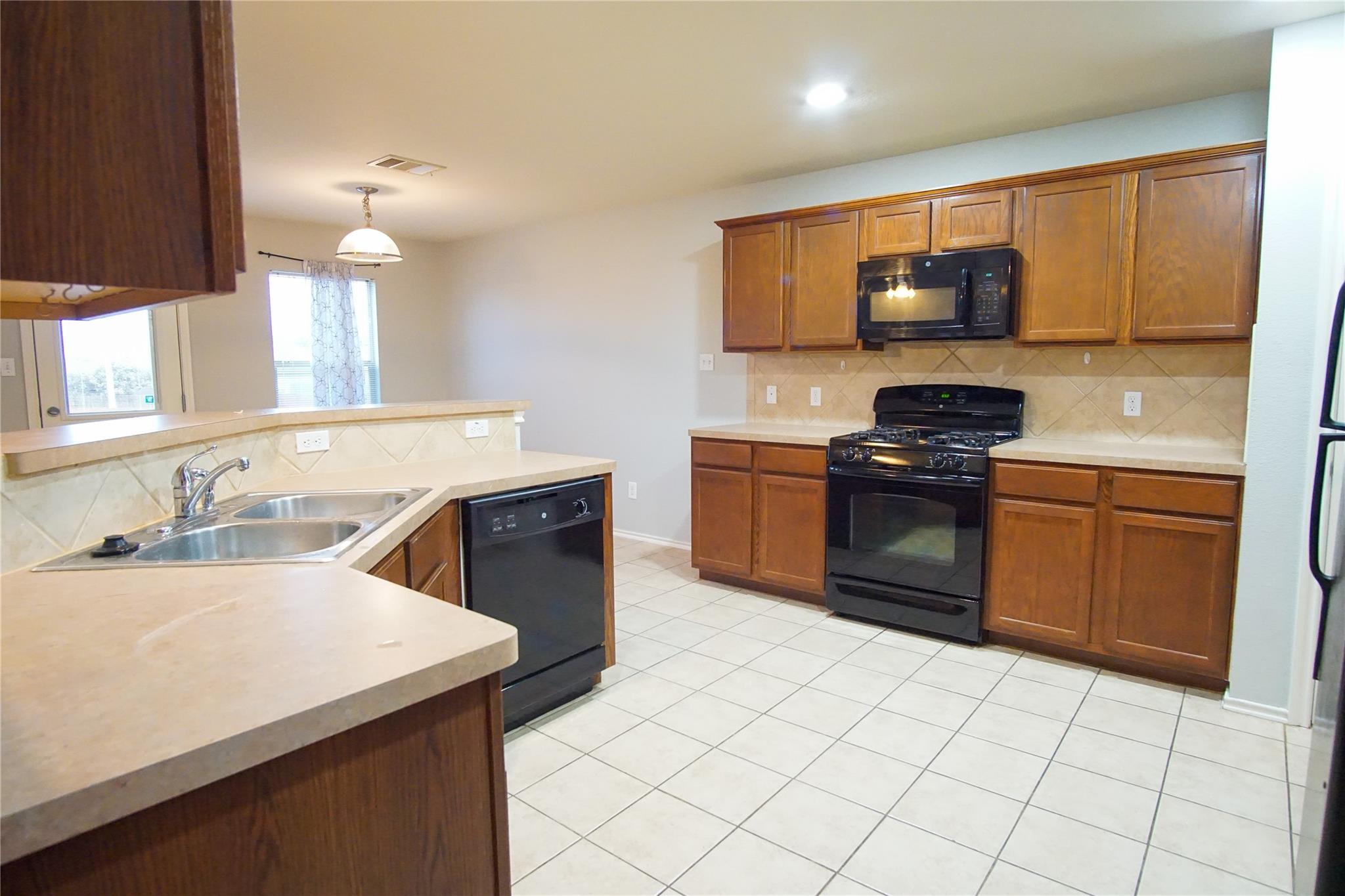 210 Kings Ridge Dr, Buda, TX 78610