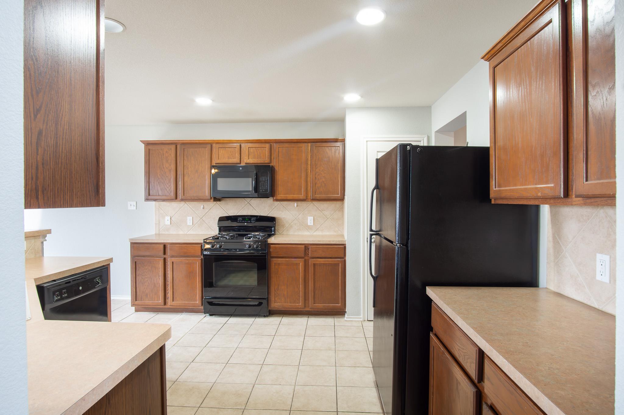 210 Kings Ridge Dr, Buda, TX 78610