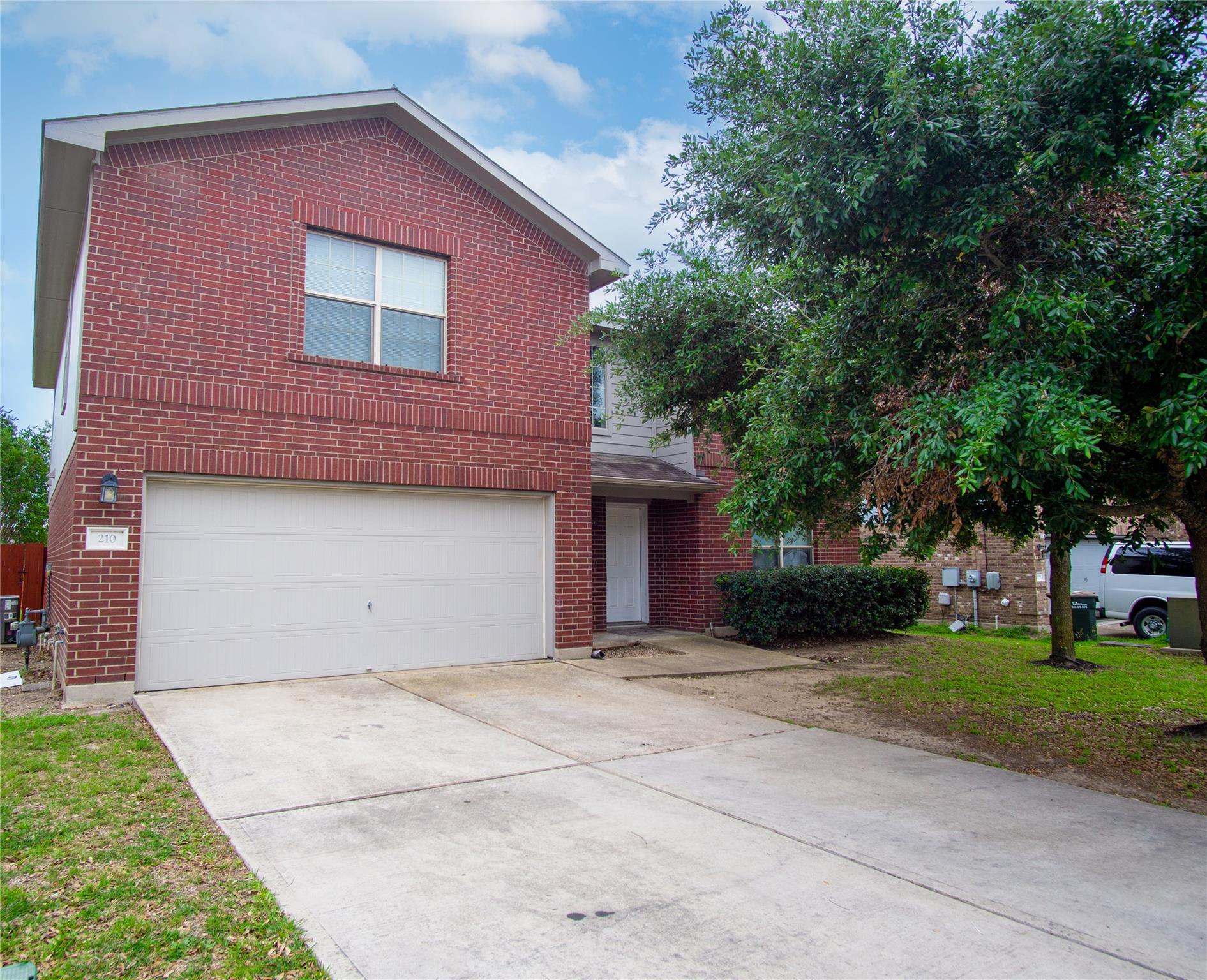 210 Kings Ridge Dr, Buda, TX 78610