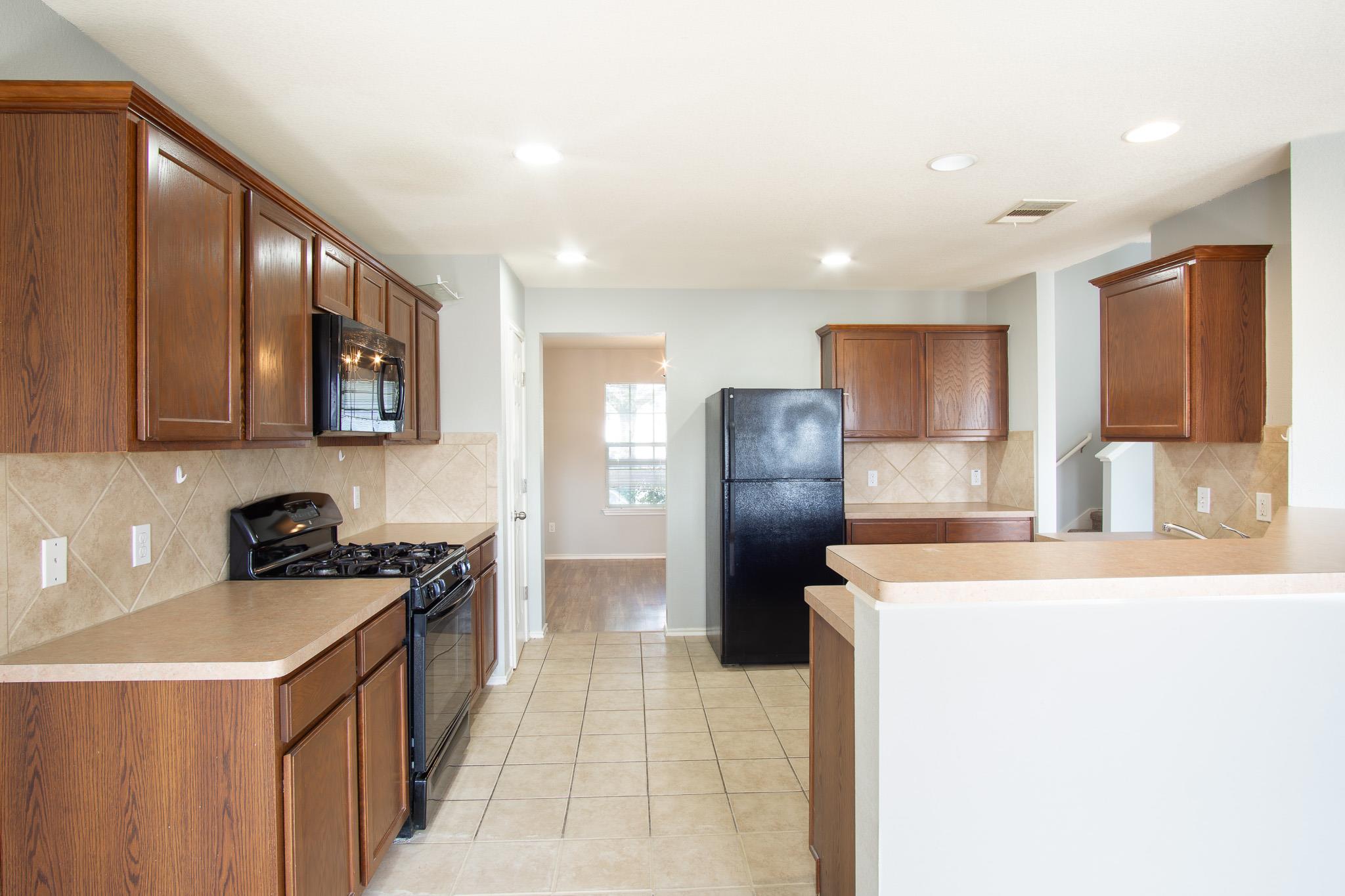 210 Kings Ridge Dr, Buda, TX 78610