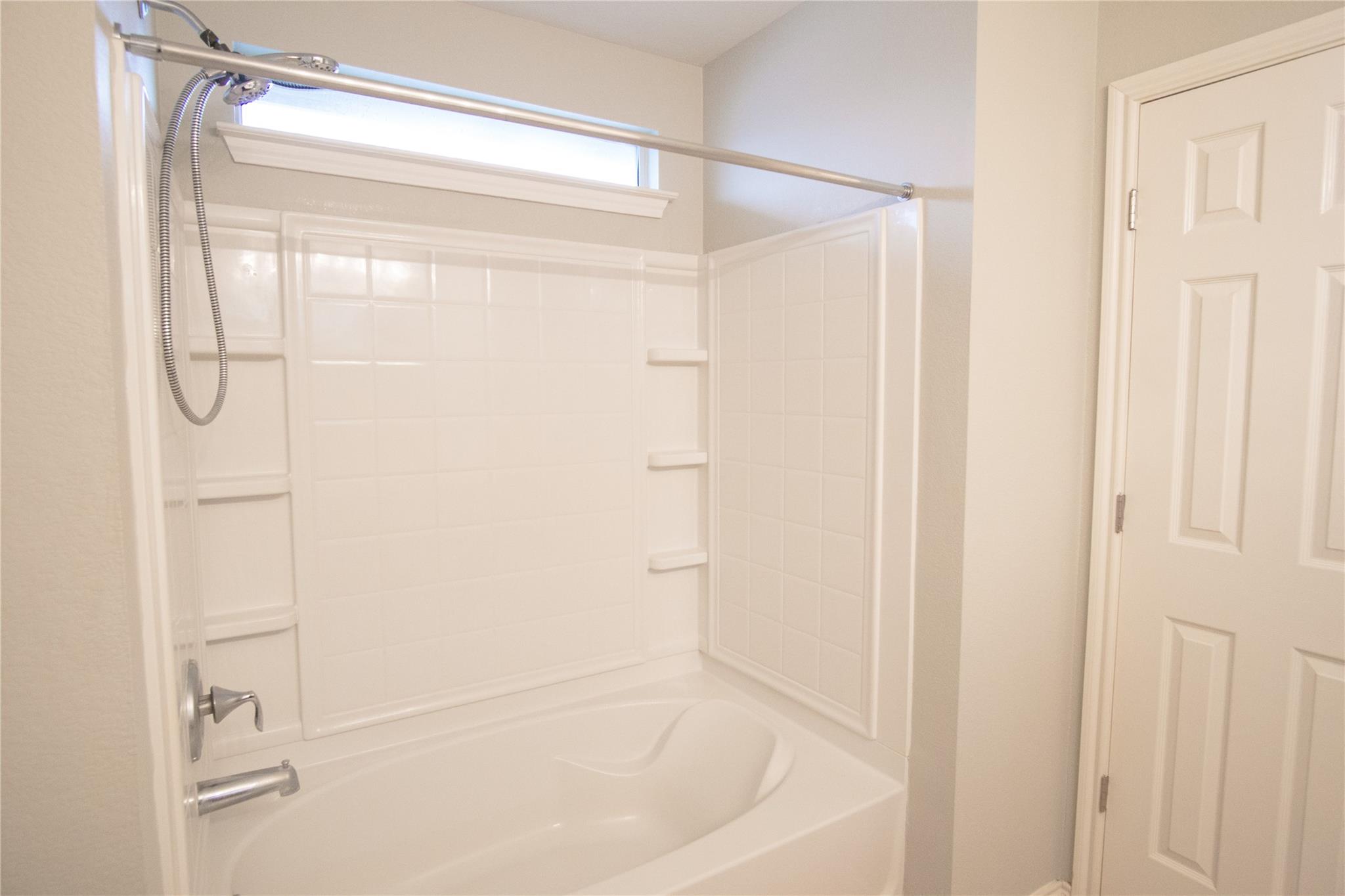 210 Kings Ridge Dr, Buda, TX 78610