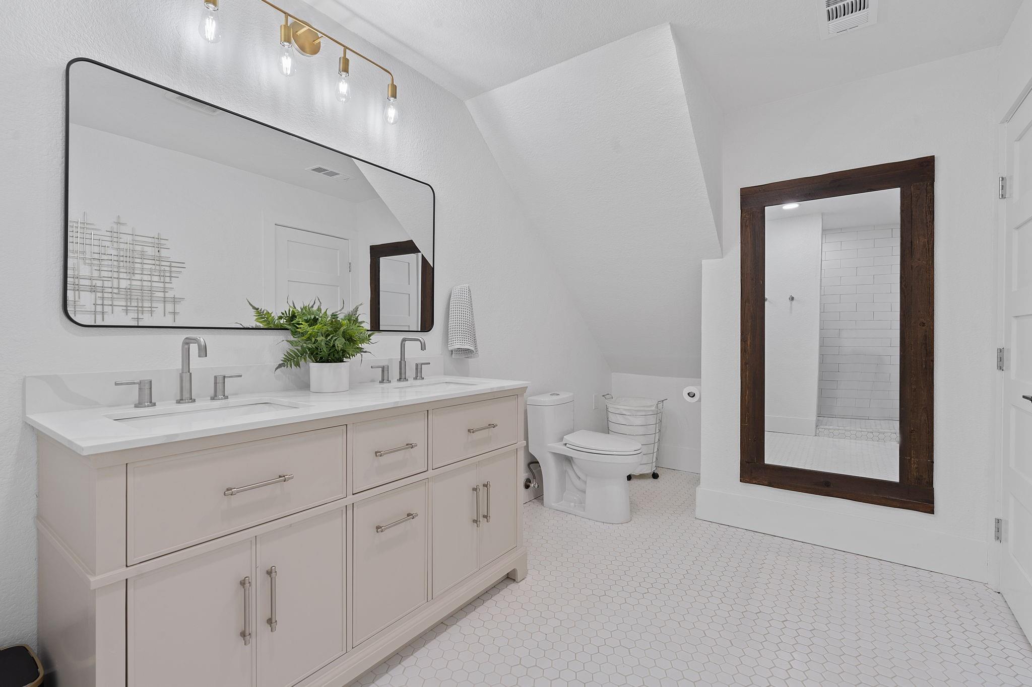 680 S Oak Forest Dr, Dripping Springs, TX 78620