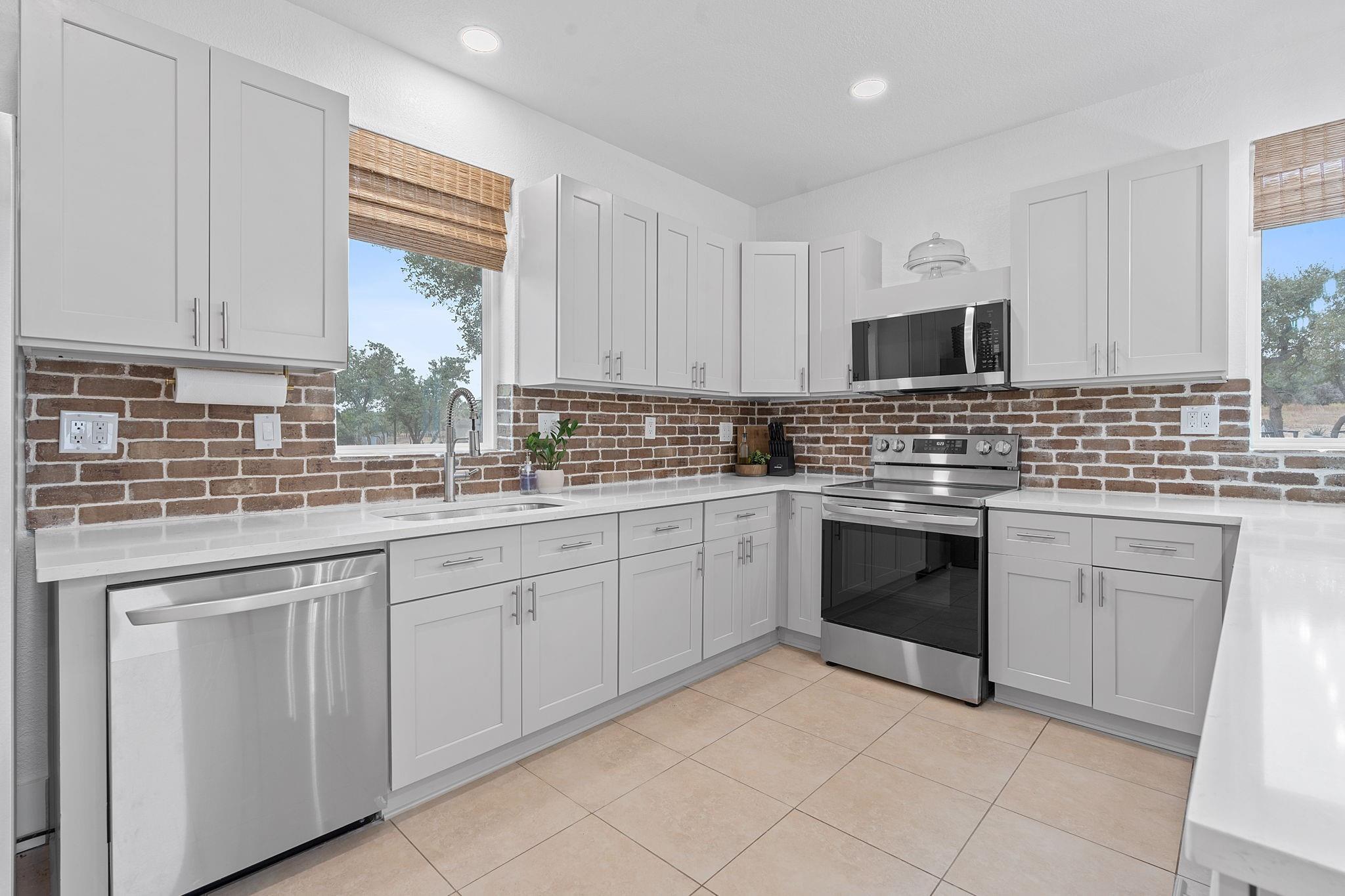 680 S Oak Forest Dr, Dripping Springs, TX 78620