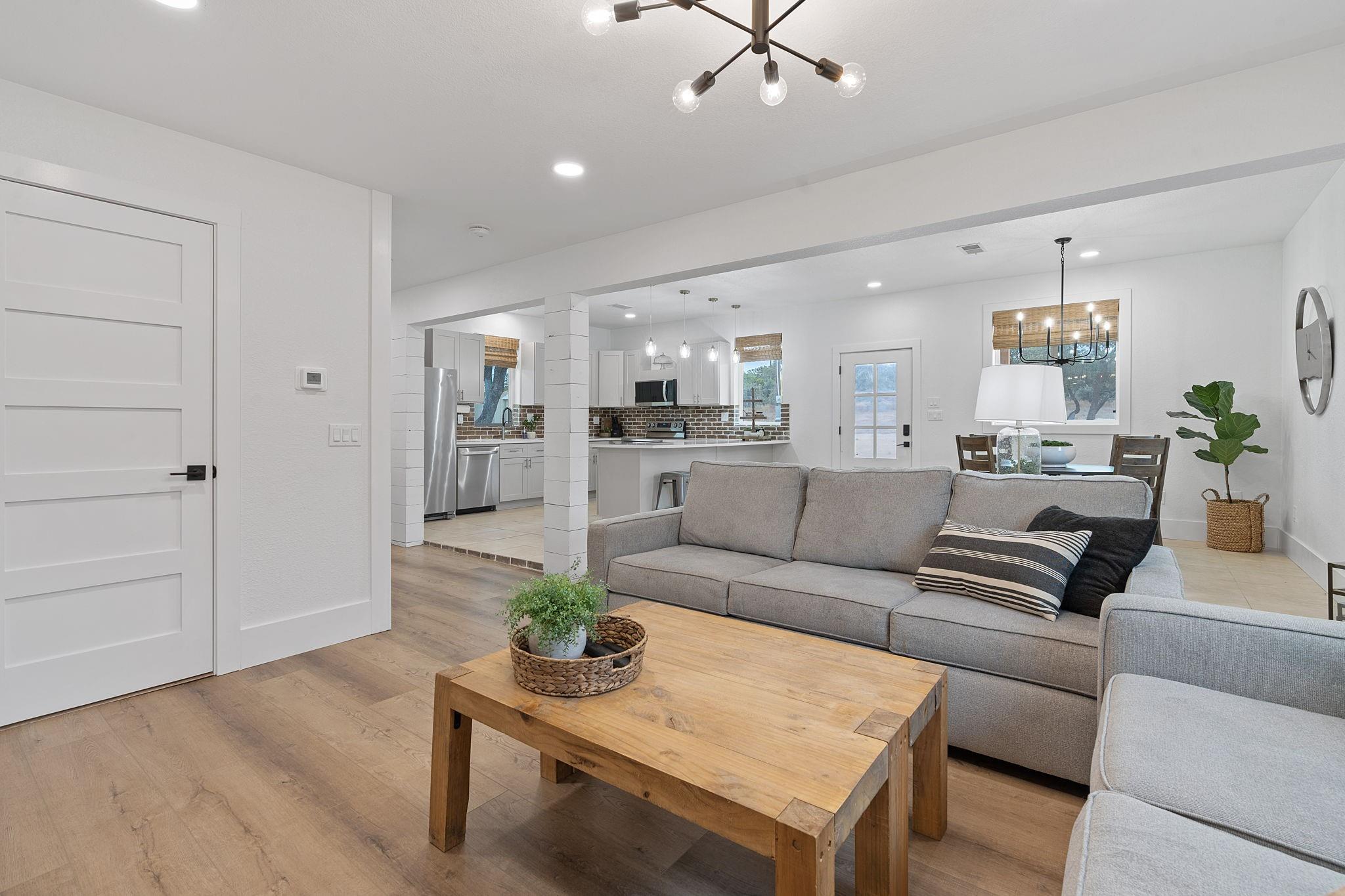 680 S Oak Forest Dr, Dripping Springs, TX 78620