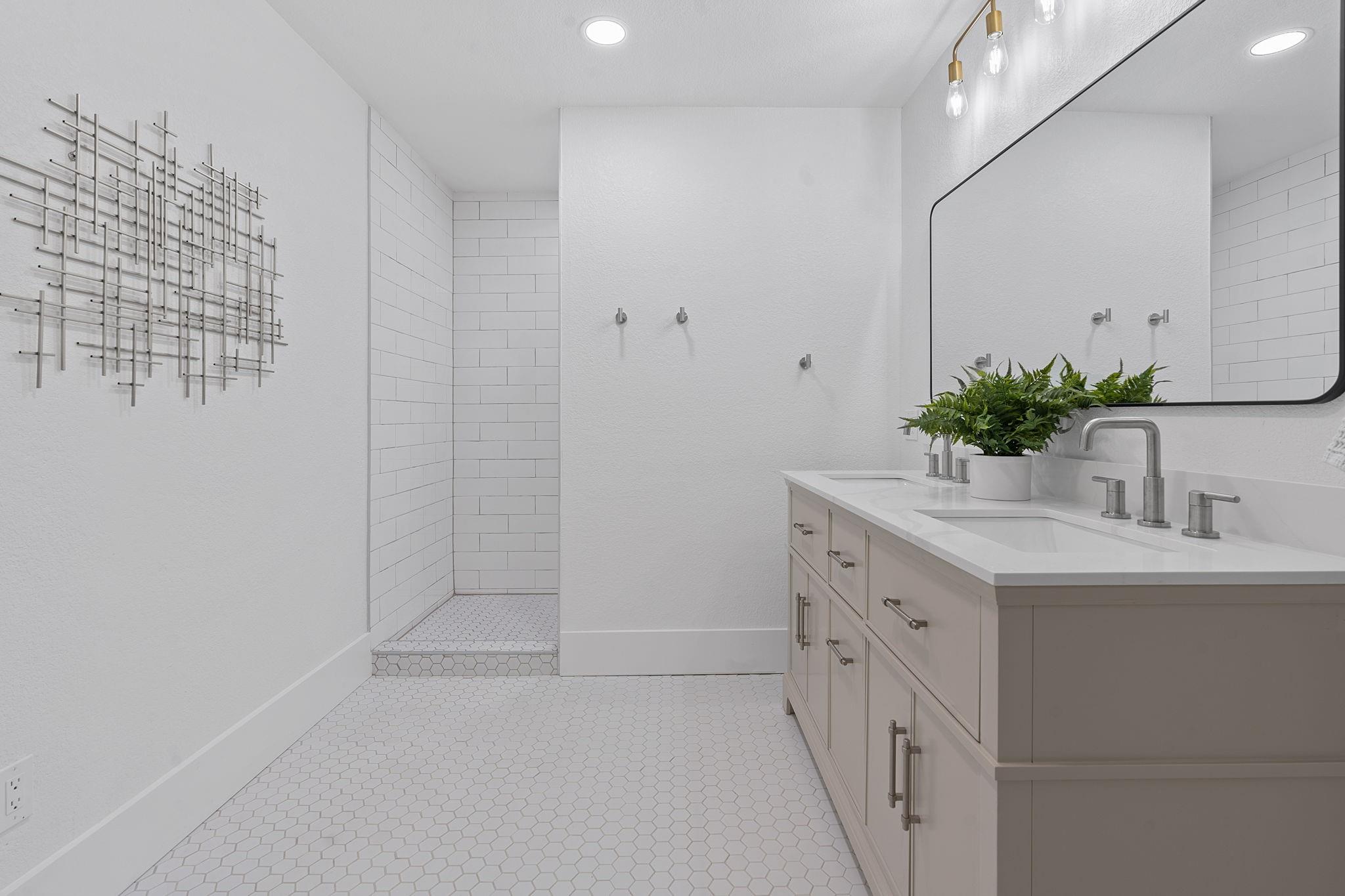 680 S Oak Forest Dr, Dripping Springs, TX 78620