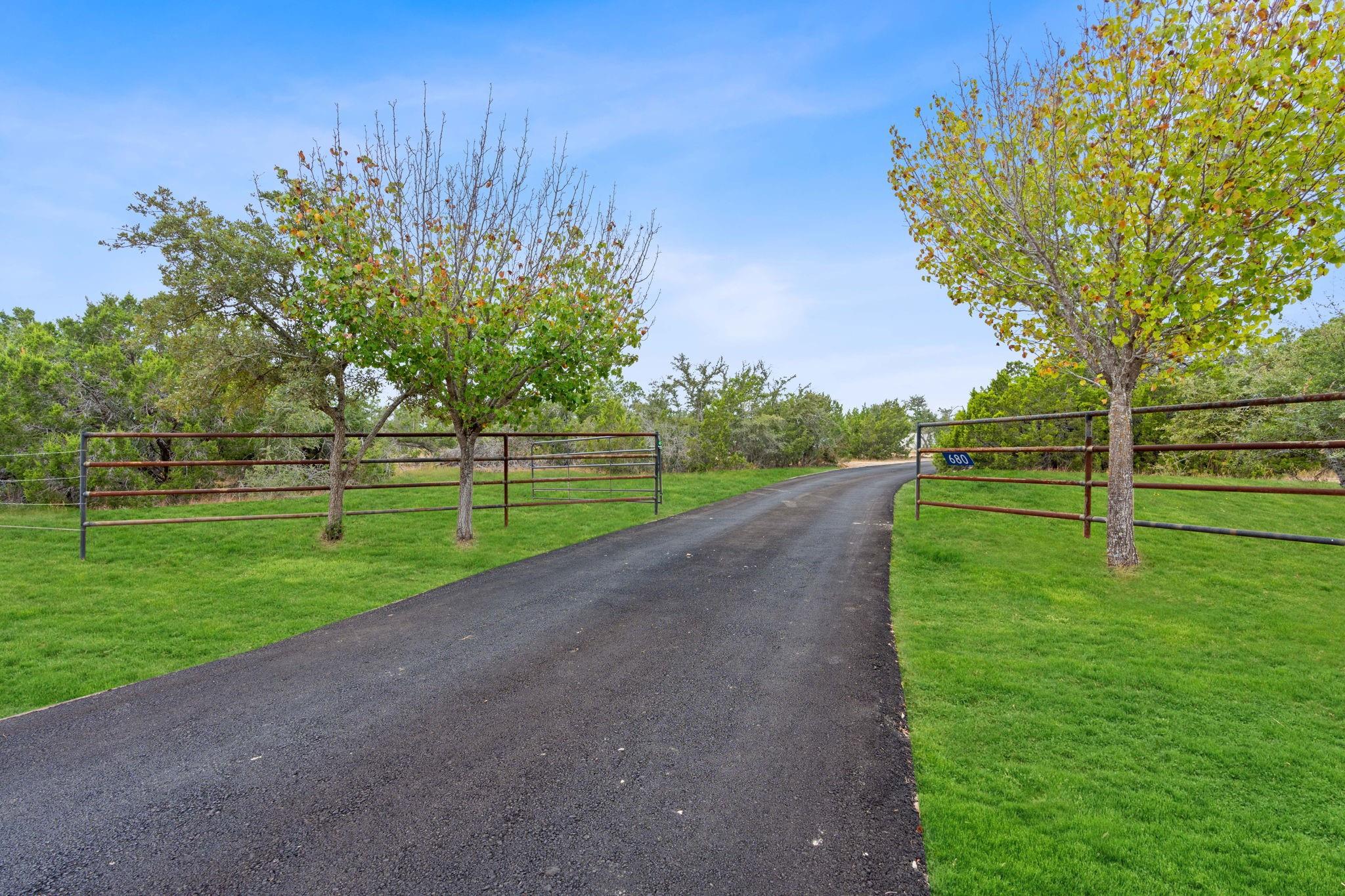 680 S Oak Forest Dr, Dripping Springs, TX 78620