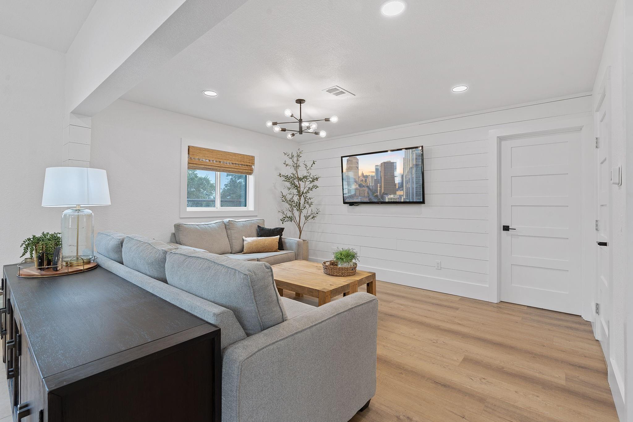 680 S Oak Forest Dr, Dripping Springs, TX 78620