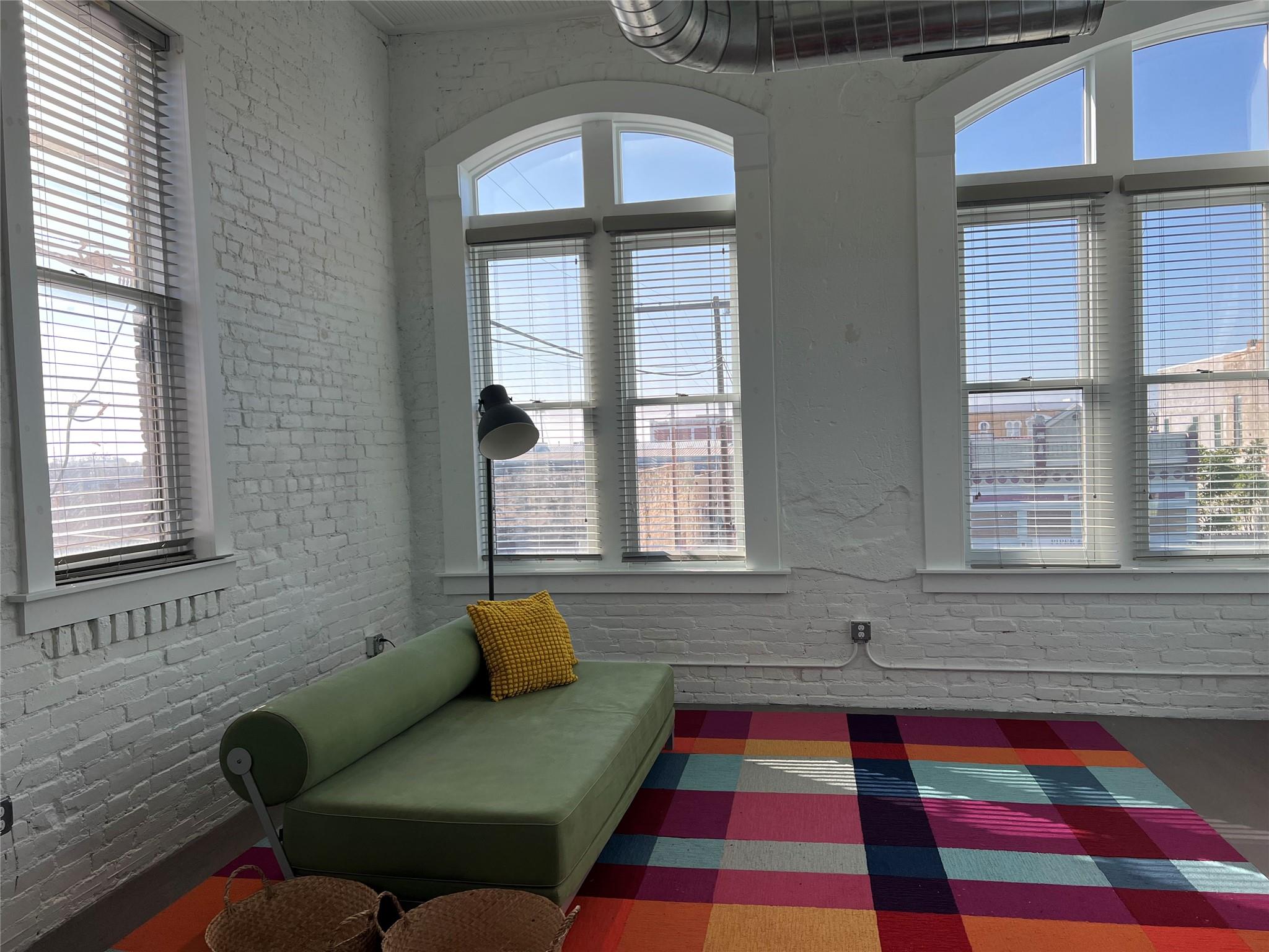 102 E 2nd St # 205, Taylor, TX 76574