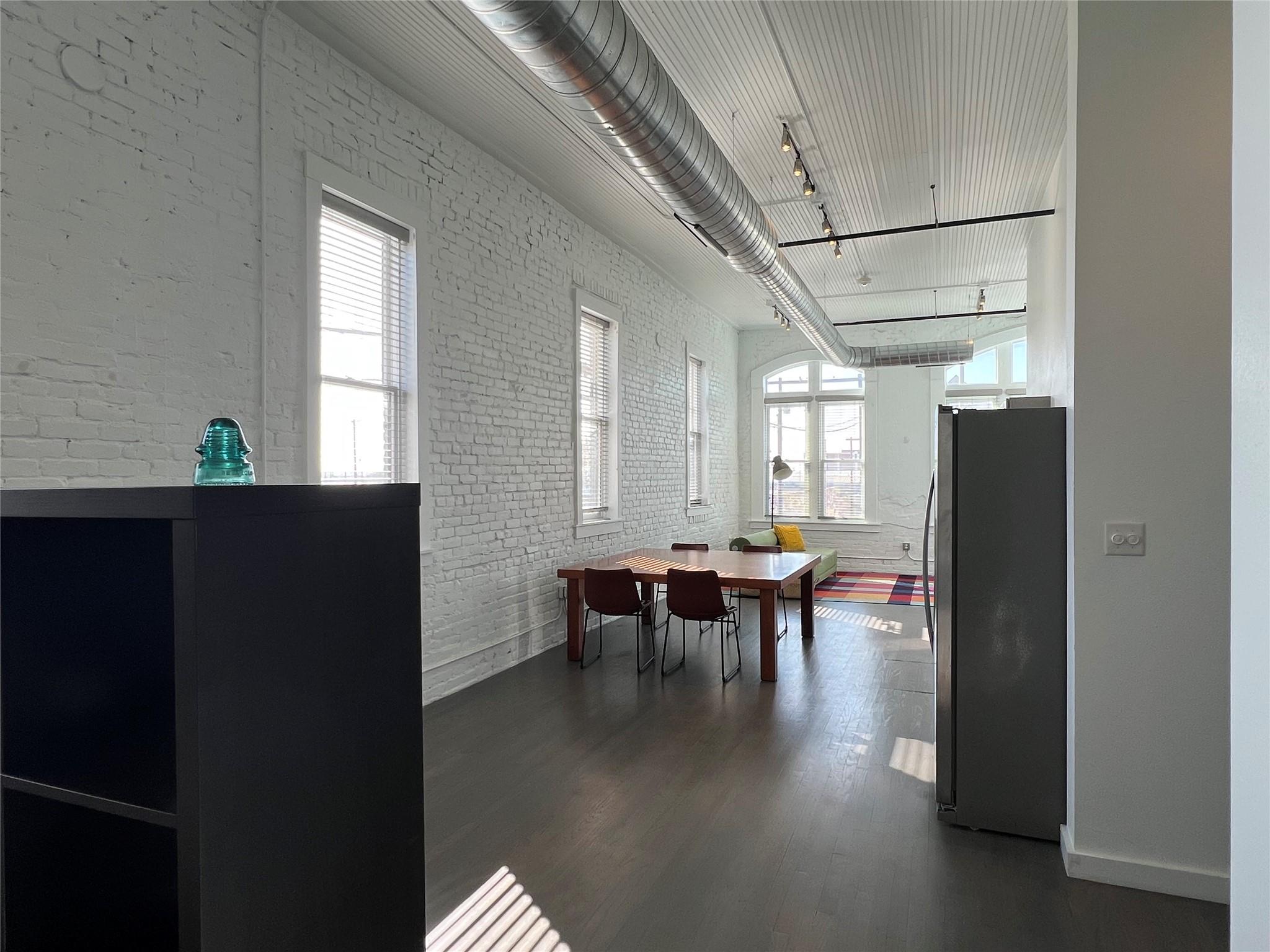 102 E 2nd St # 205, Taylor, TX 76574