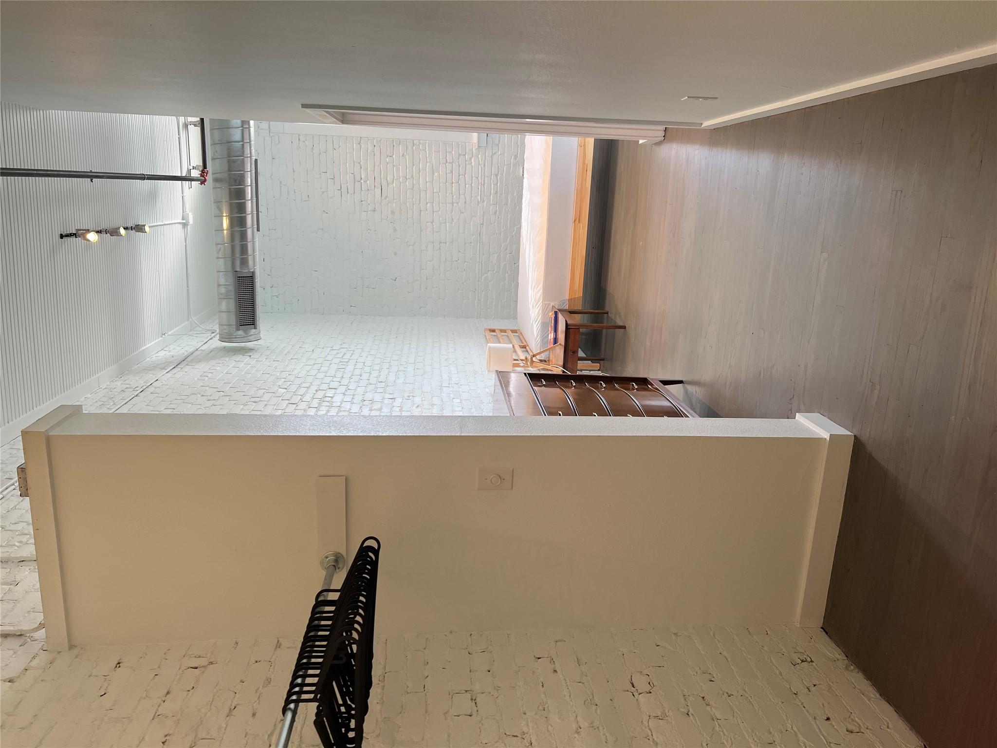 102 E 2nd St # 205, Taylor, TX 76574