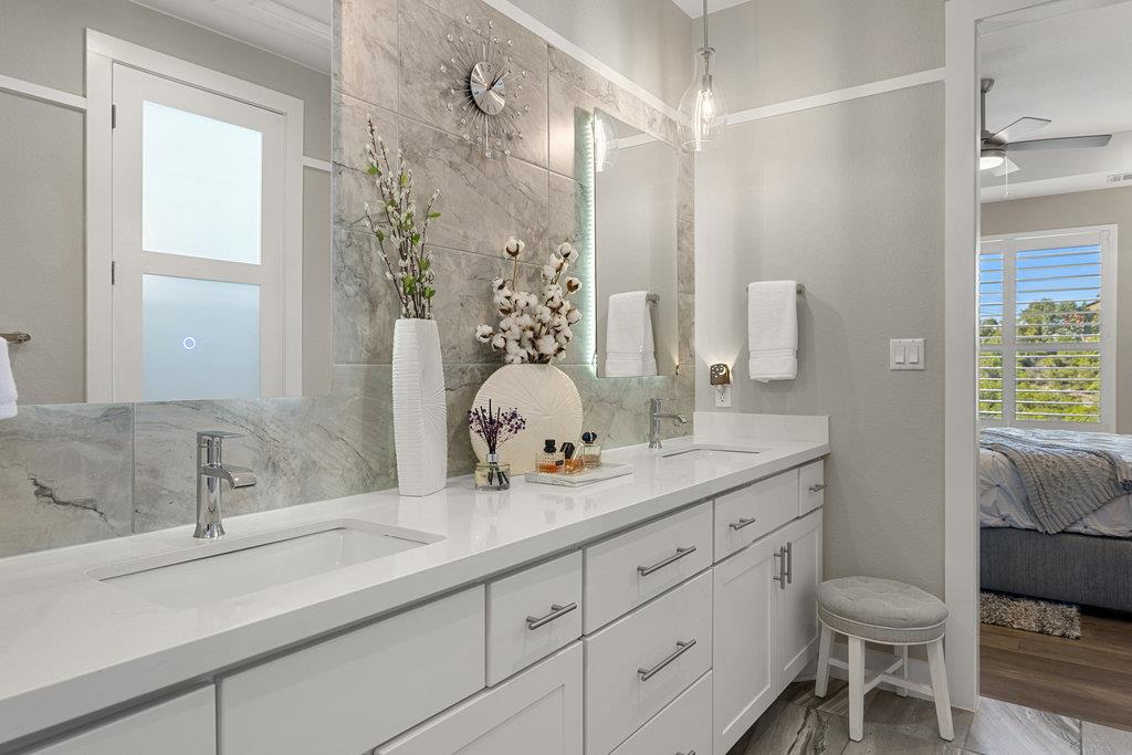 205 HONEY CREEK Ct, Lakeway, TX 78738